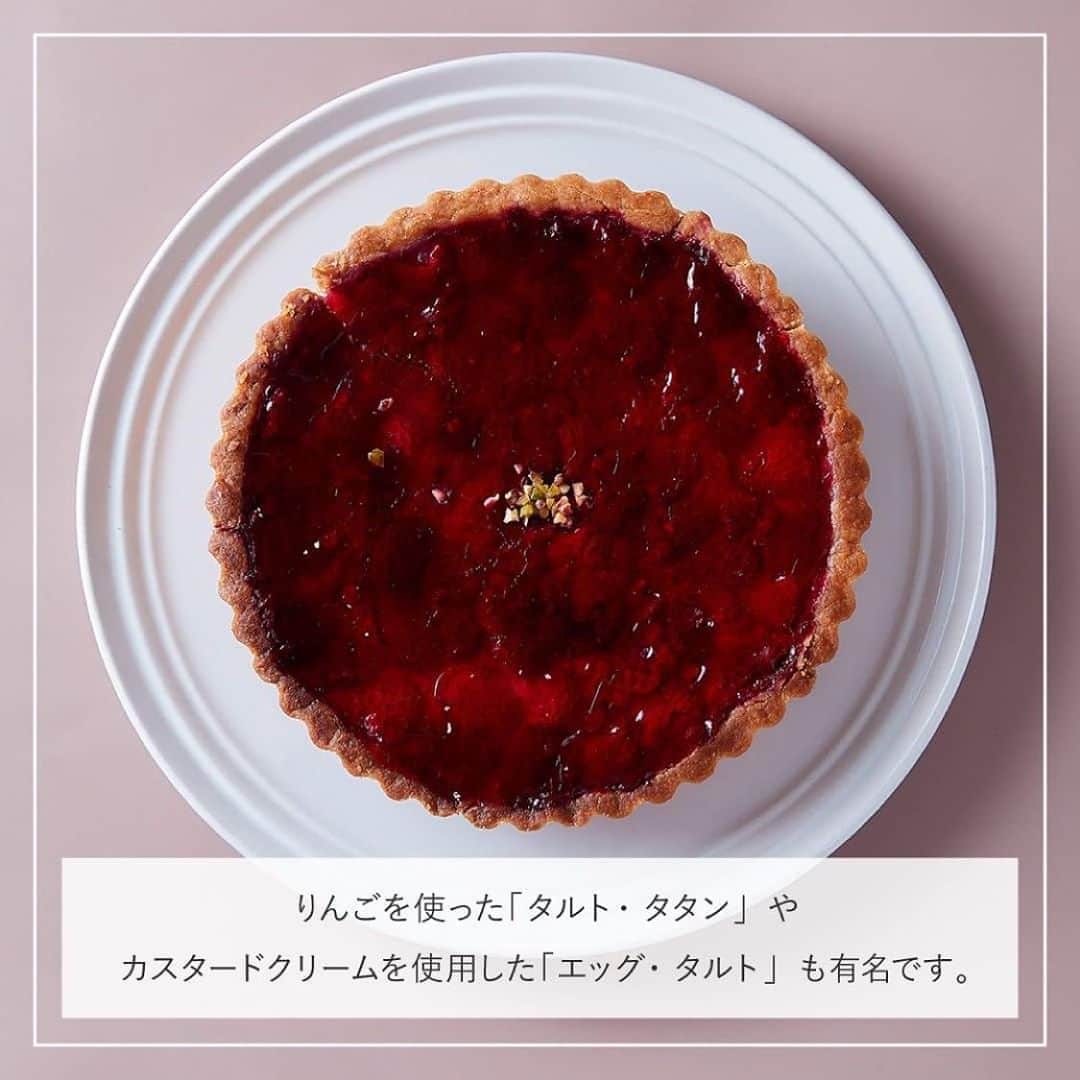 Cake.jpさんのインスタグラム写真 - (Cake.jpInstagram)「甘酸っぱいラズベリーと、豆乳ヨーグルトの爽やかな味わいのラズベリーヨーグルトタルト🎵  牛乳からできるヨーグルトではなく、豆乳が原料の豆乳ヨーグルトを使って、さわやかなヨーグルト風味を出しています✨  一口食べたら、止まらない美味しさです😊❣ ＝＝＝＝＝＝＝＝＝＝＝ この投稿をtap→商品を見る、又はプロフィールのショップを見るからご購入頂けます🧁 ＊＊＊＊＊＊＊＊＊＊＊＊＊＊＊＊＊＊＊＊＊＊＊＊＊＊ ⁠ ⁠⁠⁠⁠⁠⁠⁠⁠⁠⁠⁠⁠⁠⁠⁠⁠Cake.jpでは、皆さんからシェアされた⁣⠀⁠⁠⁠⁠⁠⁠⁠ ⁠ 素敵なお祝いのコンテストをおこなっています⁠🙌⁠ ⁠ ⁠⁠⁠ ⁠ 👇フォトジェアニバーサリー参加方法👇⁠ ⁠ ⁠⁠ ※10月より参加方法が変わります  Cake.jpのケーキでのお祝いの様子を⁣⠀⁠⁠⁠⁠⁠⁠⁠⁠ ⁠ @iiicakejp #フォトジェアニバーサリー で タグ付けしてシェアするだけ🌈  ご参加を心よりお待ちしております💡 ⁠ ※当アカウントと同様のなりすましアカウントが報告されています。当社とは関係がございませんのでご注意くださいませ※ ＊＊＊＊＊＊＊＊＊＊＊＊＊＊＊＊＊＊＊＊＊＊＊＊＊＊  #美味しいもの好きな人と繋がりたい#おうちスイーツ#お取り寄せスイーツ #お家パーティー#お取り寄せグルメ#甘党#素敵なお祝い#スイーツ好きな人と繋がりたい#食べるの好きな人と繋がりたい#お土産#手土産スイーツ#スイーツ好き#スイーツ部#プレゼント#サプライズ#お菓子#いつもありがとう#かわいいスイーツ#娘#娘誕生日#息子#息子誕生日#タルト#ヨーグルトタルト#ヨーグルト風味#ラズベリー#ヨーグルト#豆乳」10月22日 16時01分 - cakejp_official