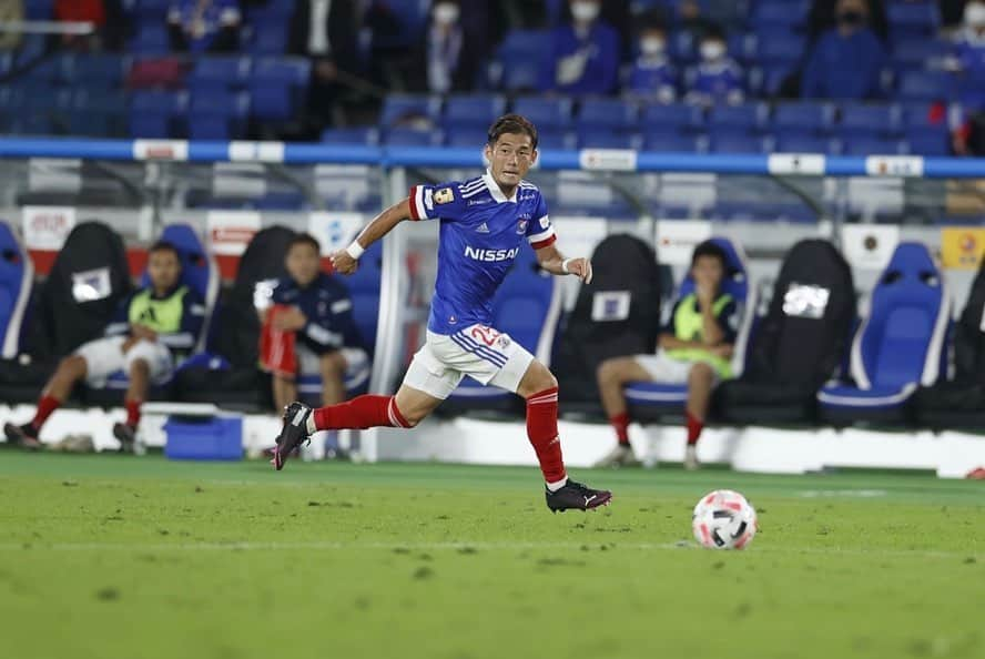 小池龍太のインスタグラム：「+ 3 points 🤜❤️🤍💙🤛 Nice game 🔥🔥🔥  昨日の試合からプーマの新色を履かせて頂きました🙌 この新色のスパイクと共に残り試合でより良い結果を残せる様に頑張ります💪  サイソクアラワル ULTRA = SPEED 💨💨💨 スピード新境地💥💥💥  #トリコロールの絆いまこそ強く  #すべてはマリノスのために  #fmarinos   #サイソクアラワル  #PUMAULTRA  #PUMA #PUMAFOOTBALL @pumafootball_jp @pumajapan  #小池龍太」