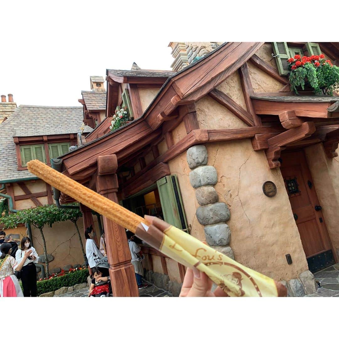 安蒜幸紀さんのインスタグラム写真 - (安蒜幸紀Instagram)「. . 🏰Tokyo Disney Land . 本当に本当に久しぶりのTDL！ 大好きな場所🐭✨ . 新しいエリアもOpenしてて さらに進化した姿を見ることが出来ました💓 . エントリー受付など新しくなっていて 戸惑うこともあったけど やっぱり夢の国は最高🙌🥺 . ベイマックスも無事乗れた〜 次は美女と野獣に絶対乗りたいなぁ...🥀 . #Tokyo#Disney#TDL#Micky#Minnie#夢の国#ディズニーランド#ミッキー#ミニー#シンデレラ城#美女と野獣#ベイマックス#新エリア#オープン#アトラクション#ハロウィン」10月22日 16時10分 - ambirusaki