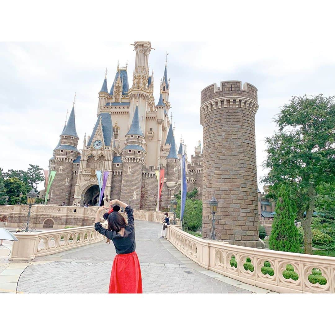 安蒜幸紀のインスタグラム：「. . 🏰Tokyo Disney Land . 本当に本当に久しぶりのTDL！ 大好きな場所🐭✨ . 新しいエリアもOpenしてて さらに進化した姿を見ることが出来ました💓 . エントリー受付など新しくなっていて 戸惑うこともあったけど やっぱり夢の国は最高🙌🥺 . ベイマックスも無事乗れた〜 次は美女と野獣に絶対乗りたいなぁ...🥀 . #Tokyo#Disney#TDL#Micky#Minnie#夢の国#ディズニーランド#ミッキー#ミニー#シンデレラ城#美女と野獣#ベイマックス#新エリア#オープン#アトラクション#ハロウィン」