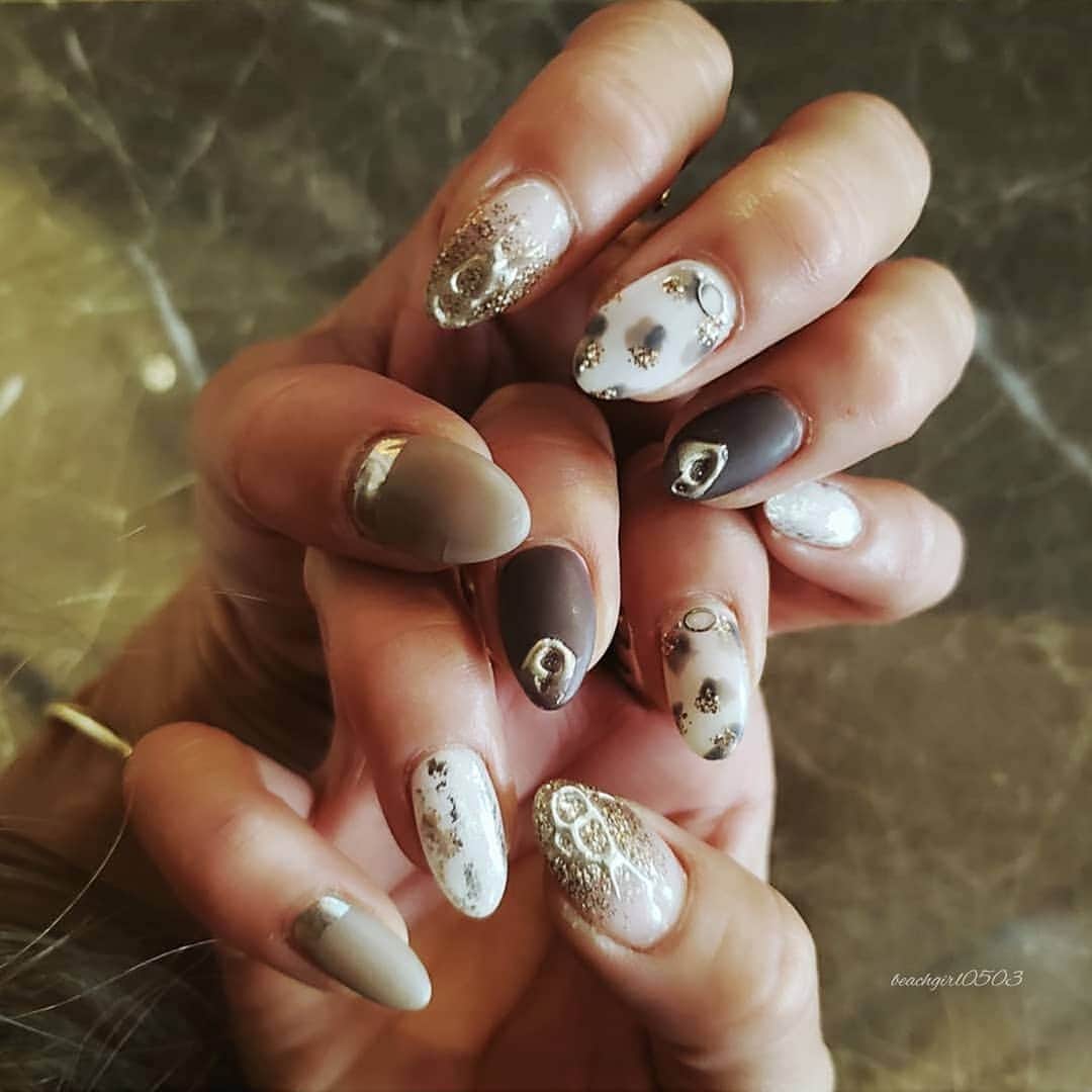 𝑵𝒐𝒓𝒊のインスタグラム：「. . . 𝑵𝒆𝒘 𝒏𝒂𝒊𝒍𝒔....💅✨ 今回めちゃくちゃお気に入り💓 . . . . . #nails #naildesign #jelnail #autumnnails  #autumn #nailart #instanail #fashion  #ネイル #ジェルネイル #ネイルデザイン #秋 #秋ネイル #大人ネイル #可愛い #大人可愛い #お気に入り #マットネイル  #ホイルネイル #ミラーネイル #ファッション #パープル #紫 #ポイント #女子力 #手元 #手元倶楽部  #おしゃれ #大人女子」
