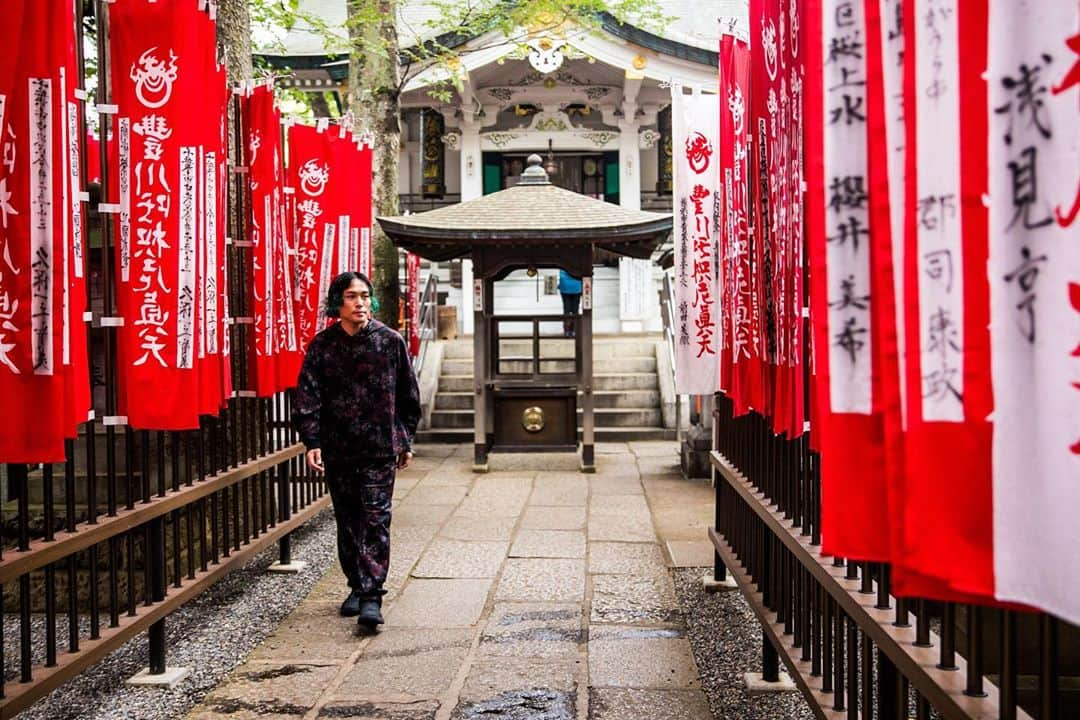 Sugiさんのインスタグラム写真 - (SugiInstagram)「癒しの旅番組。 Photos by @yamada_mphoto   #coldraintv  #豊川稲荷東京別院」10月22日 16時14分 - sugi_coldrain