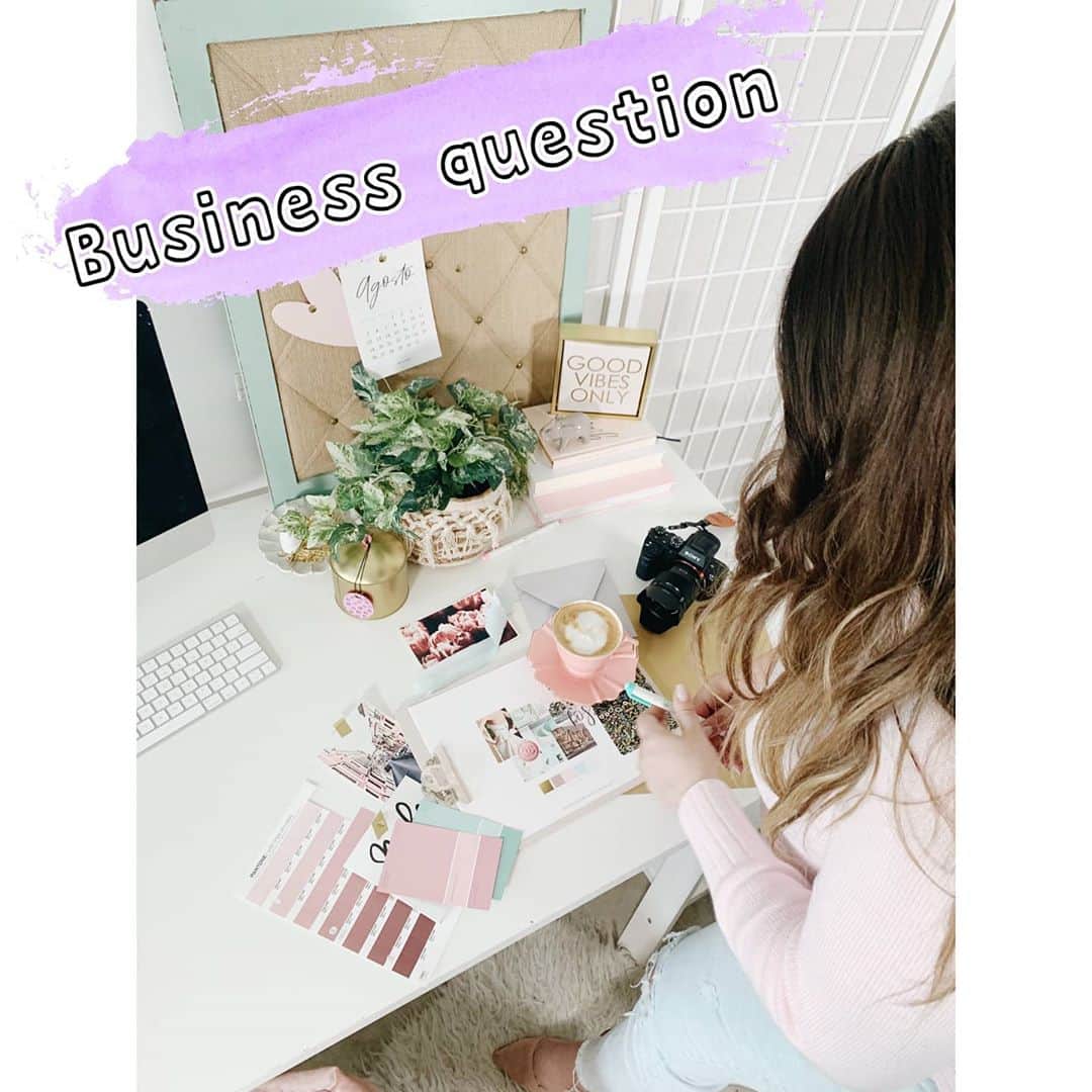 中村まきさんのインスタグラム写真 - (中村まきInstagram)「【Buchimaki question💋】地方と都会の「綺麗」の本質 綺麗って簡単なようで、すごく難しい。 特に、この「綺麗になりたい」という感情を男性が理解することは至難の業だと、マーケティングをしていていつもそう思う。  地方に住んでいても、東京に住んでいても。女性が綺麗になりたいのはどこにいても同じだっていう男性の感覚と、女性は違う感覚を持っている。  特に地方によっては、とってもミーハーな部分もあれば。 逆に閉鎖的な考えを持っていることが多い。  特に、地方の女性は他人の目を軽視している(これは悪い意味ではなくて)都会の女性に対して。 他人の目を非常に気にする傾向もある。 なので、コミュニティの属性が非常に強いので、口コミや友人が行ってるという信頼性を特に気にするのだが。  その反面、出し抜いてやろうという感覚もあったりする。 女は実にやっかいな生き物。  厄介だからこそ、私のような仕事が必要とされるのですが。 女性心理というのはまさに、不思議なもので。  ここがしっかり解明出来たら、商品や売り上げなんて簡単に上がる。  都会の女性も地方の女性も「綺麗になりたい」はもちろん同じ。 言葉にしたら、同じ言葉だけど、その中身は全く別物であることは理解しておく必要があります。  女性特有の【かわいい】が分からない男性の感覚と同じかもｗ 綺麗になりたいという感情はとても複雑なものなのだｗ  地方女性が確実にはまる一つのポイント。 あなたは分かりますか？ 気になる方はぜひ、ＤＭしてきてね✨  ＝＝＝＝＝＝＝＝ ■ご相談・公式LINE＞ プロフィール @buchimaki_1121 から公式LINEまたは、DMからお気軽に！ ――――――――――――﻿  #経営者 #フリーランス #自営業 #中小企業 を対象としたブランド価値を高めて広告費をかけず、 売上を伸ばし顧客獲得を目指す経営コンサルプロデュース。﻿ 　※詳細はプロフィールURLから！ ﻿ ――――――――――――﻿ ﻿． #集客#ブランディング #宮崎サロン#ダイエット #福岡#インフルエンサー #SNS集客#社長#ママ#宮崎美容室#引き寄せ#マーケティング#潜在意識#地方#美容室#痩身#美容サロン#整骨院#愛され女子 #Instagram#潜在意識#宮崎#起業女子#自己肯定感#女性性」10月22日 16時15分 - buchimaki_1121