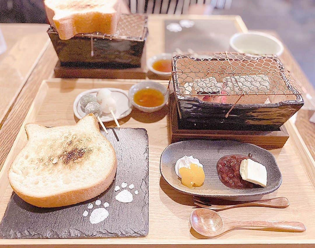 関西LIFE－homelife－さんのインスタグラム写真 - (関西LIFE－homelife－Instagram)「【京都府・嵐山】 七輪で焼くお団子セットが人気【eXcafe京都嵐山本店】 . 嵐山にある人気の和モダンカフェです♪ 今回はこちらで朝食メニューをいただきました(^^) 「京都ねこねこ」さんとのコラボメニューだそうで、 ねこ型の食パンがすごく可愛かったです(∩´∀｀)∩ . . @homelife_local では #homelife_京都 では京都のいいところを紹介していきます。みなさんの大好きな京都を教えてください。 . . #eXcafe #嵐山 #イクスカフェ #朝食 #ねこねこ食パン #あんバター #嵐山モーニング #甘味処 #京都ねこねこ #京都市内グルメ #京都モーニング #嵐山モーニング #グルメ #京都 #幸せ #京都グルメ #京都カフェ #京都女子会 #京都 #京都旅行 #京都観光 #そうだ京都行こう #観光 #旅行 #京都 #kyoto #japan #japantrip #japantrip2020」10月22日 16時23分 - archihome_local