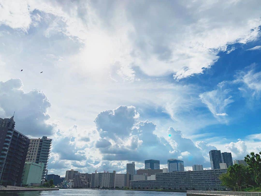 安藤咲良さんのインスタグラム写真 - (安藤咲良Instagram)「. お久しぶりです！ 最近はスポーツアニメ ポケモンカードバトルに夢中です！ 雲がハートみたいに見えた日♡⛅️ 綺麗だったので見てほしい🤩 . #空 #ハートの雲」10月22日 16時24分 - sakura.ando