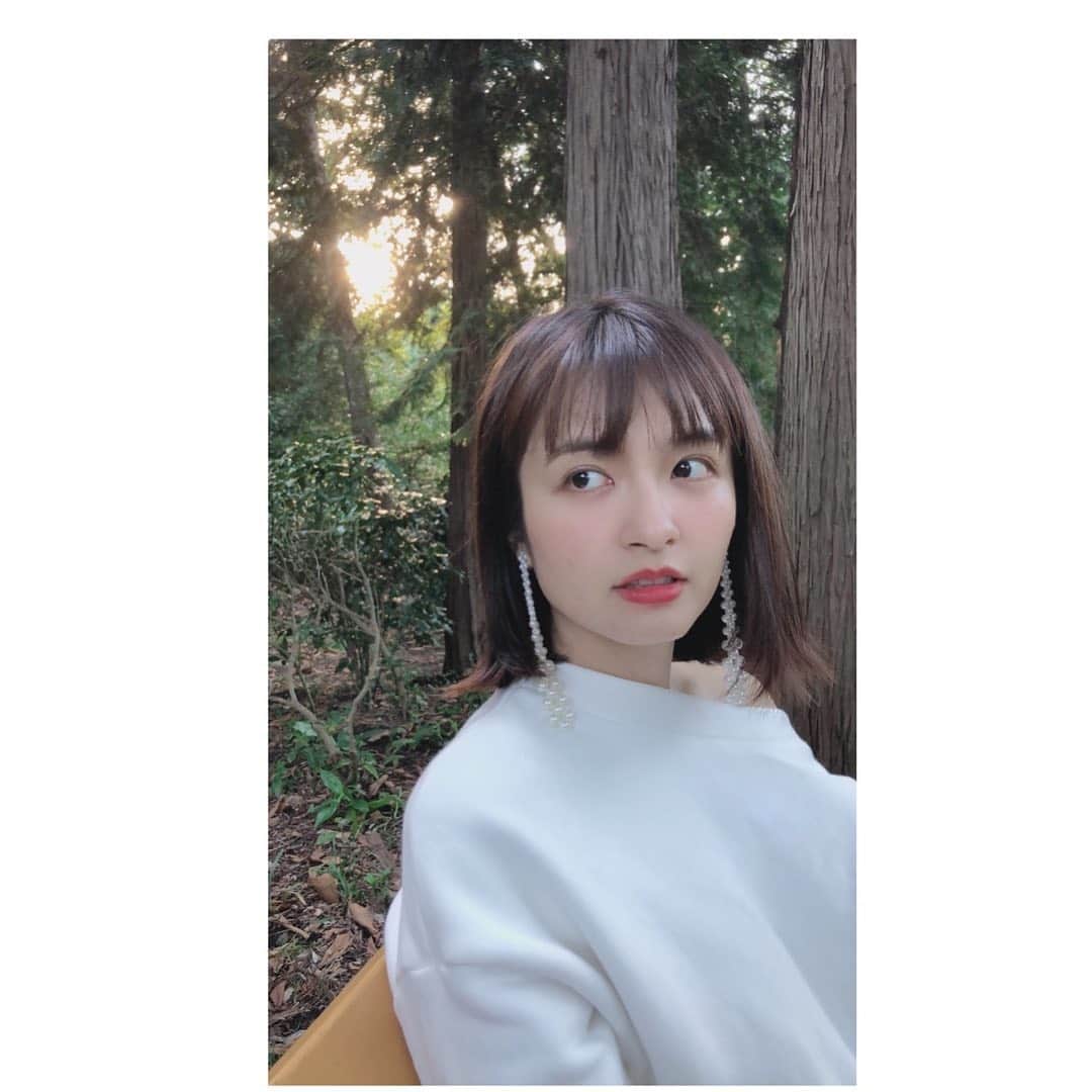 のインスタグラム：「いつかの気持ちのいい日。  近頃色々思うことも考えることもたくさんあって 多分みんなそうで いっぱいいっぱいになったり 疲れちゃったり でも私は幸運なことに 周りに大切な人がいて 受け止めてくれる人がいて 大丈夫よって言ってくれる人がいて それだけで本当に豊かな人生やなって心から思えてて。 誰かに傷つけられても誰かを愛せればそれが幸せやし 誰かに愛されなくても 誰かに愛されてたらそれも幸せで。 何が言いたいって 本当に1人になんて絶対なれないから！ 大切に思う人、大切に思ってくれる人、どっちかがいる時点で泣いても喚いてもいいから生きようね。 疲れたら休憩して ゆーっくり歩こうね。 そして私は周りのみんな、応援してくれてるみんなのお陰で毎日幸せです。 しんどいことがあってわーってなってもみんなのお陰でそのうち爆笑してます。 本当にありがとう。 この投稿みてくれた人は、もう私の大切な人達です。 これからもよろしくね。」
