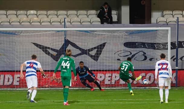 スコット・シンクレアのインスタグラム：「Goal⚽️✅ Clean sheet✅ +3✅」