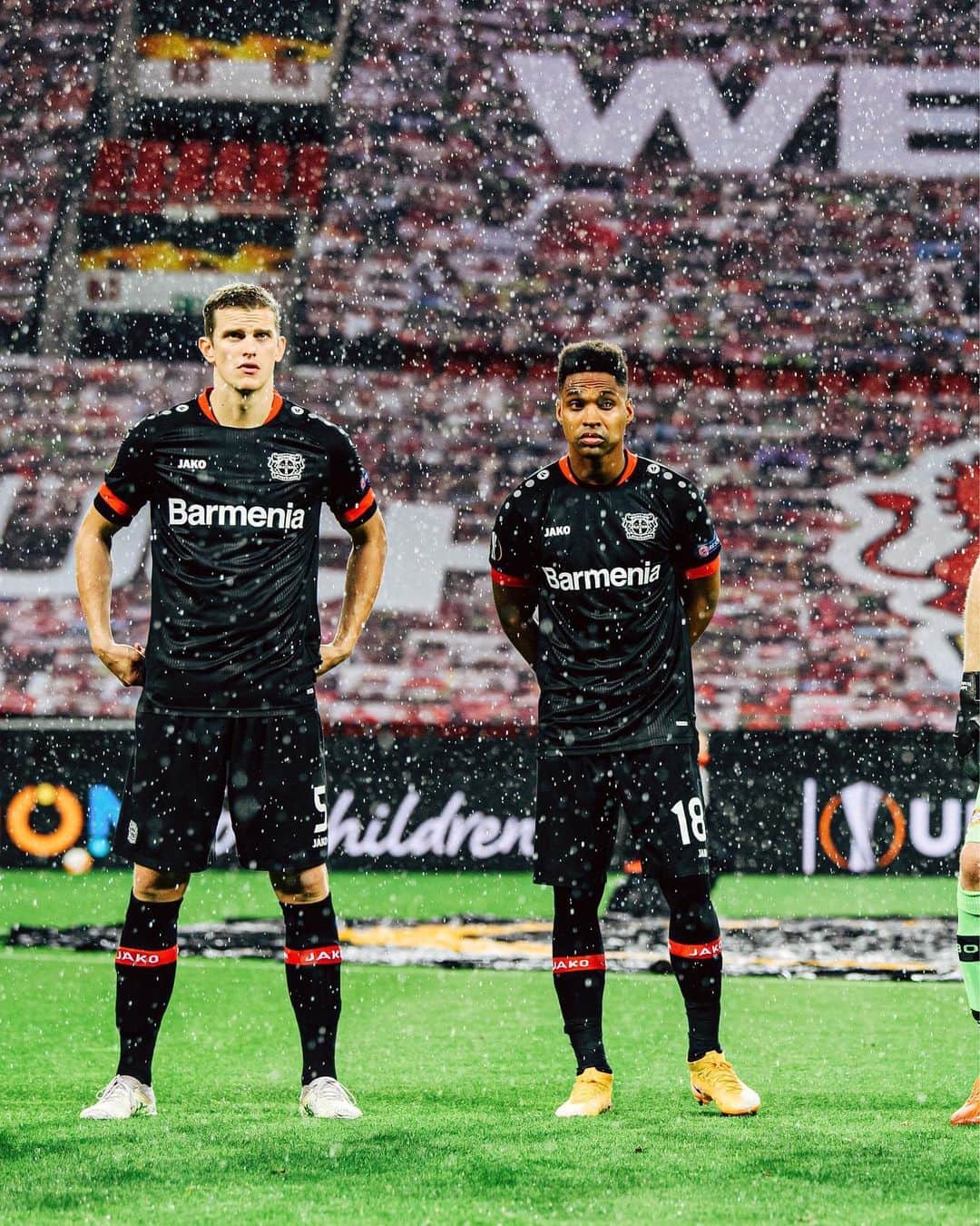 バイエル・レバークーゼンさんのインスタグラム写真 - (バイエル・レバークーゼンInstagram)「@europaleague season gets startet! 💪 #B04OGC #StärkeBayer」10月23日 2時04分 - bayer04fussball