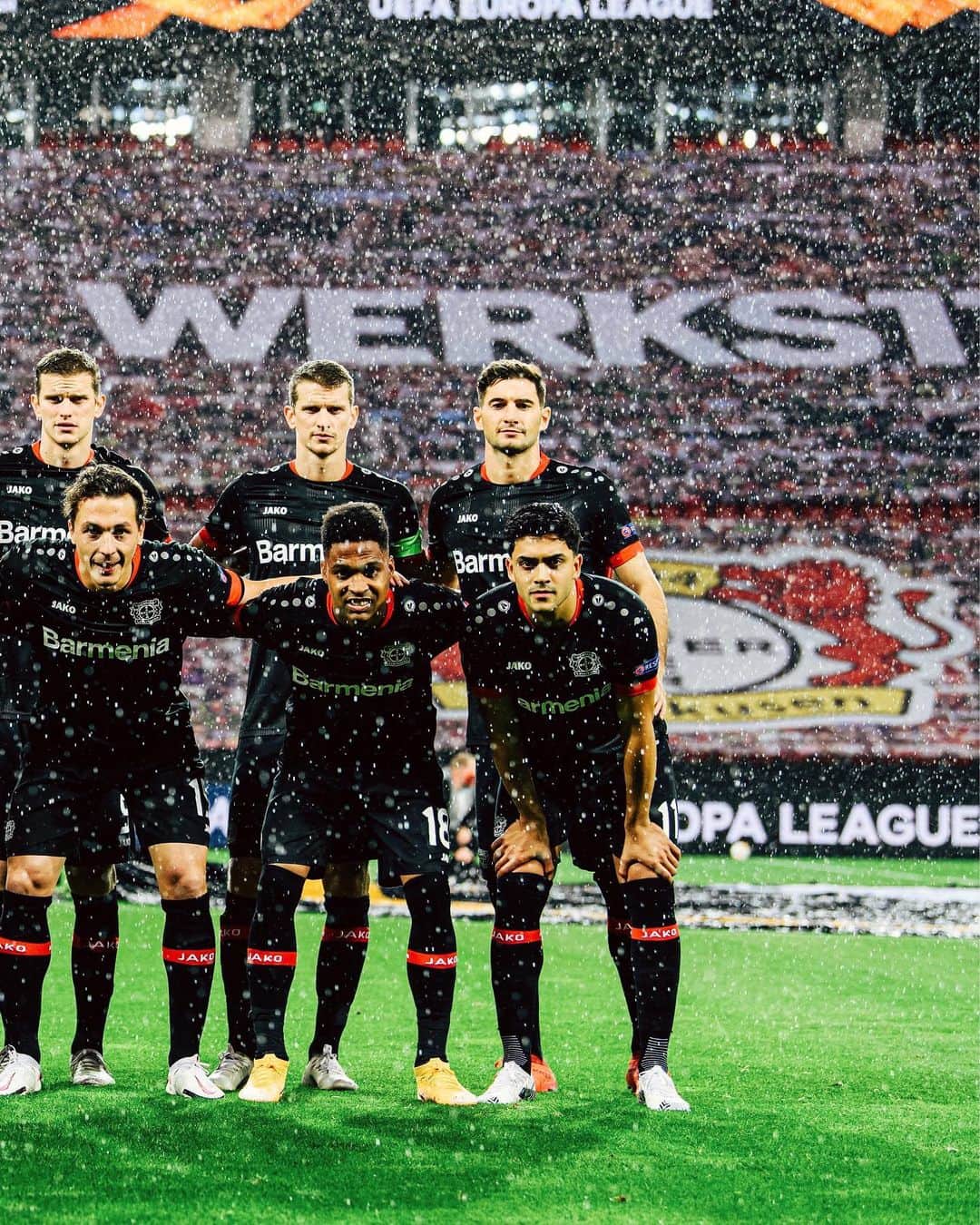 バイエル・レバークーゼンさんのインスタグラム写真 - (バイエル・レバークーゼンInstagram)「@europaleague season gets startet! 💪 #B04OGC #StärkeBayer」10月23日 2時04分 - bayer04fussball