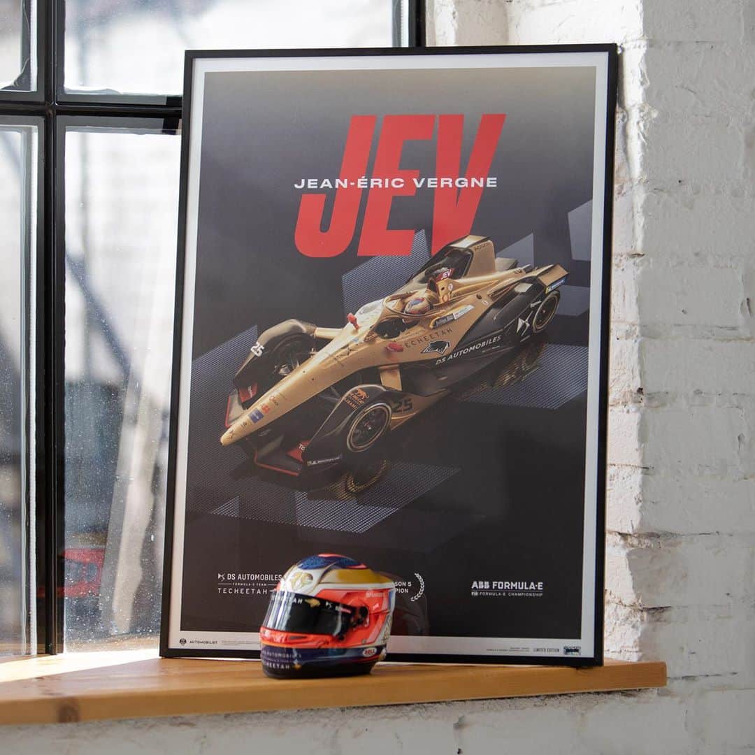 ジャン＝エリック・ベルニュのインスタグラム：「Such a cool poster! Who wants one ? 😇 Check it out in my bio for purchase, or be nice and I might give away some for Christmas 😋  Magnifique poster! Qui en veut un? 😇 Lien disponible dans ma bio pour l’acheter, ou si vous êtes sympa je vous en offrirai pour Noël 😋」