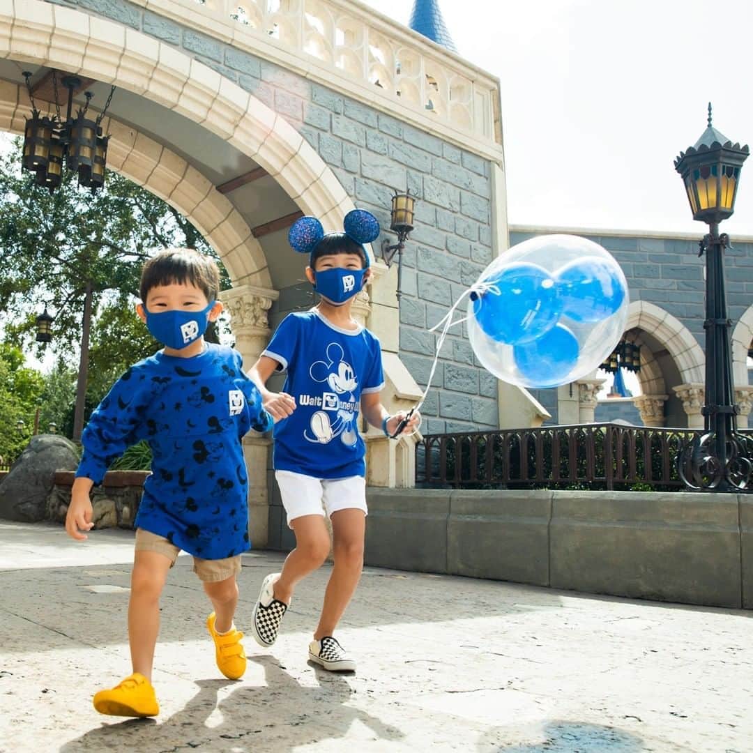 Disneyさんのインスタグラム写真 - (DisneyInstagram)「Recognize the life-changing power of a wish and 40 years of Disney and @MakeAWishAmerica with the latest collection, #WishesComeTrueBlue, available now at Disney Parks around the world, the Disney store and online at @shopDisney! For more info visit the link in bio.」10月23日 2時00分 - disney
