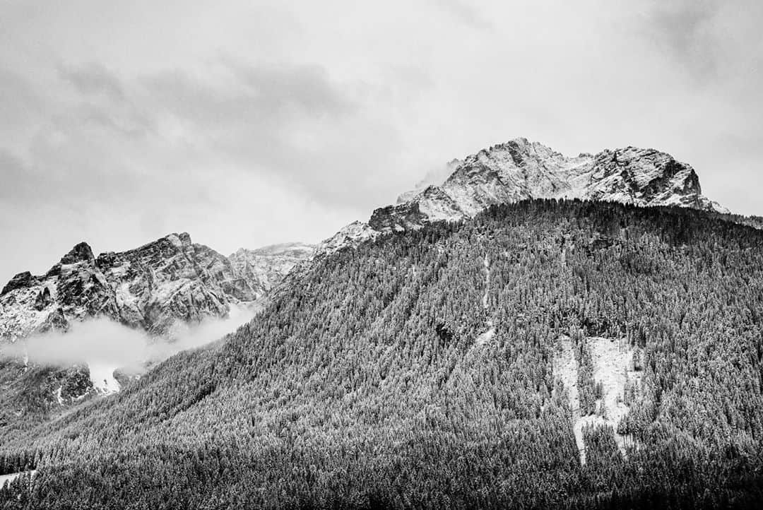 アレックス・メゴスさんのインスタグラム写真 - (アレックス・メゴスInstagram)「Climbing in South Tyrol a few weeks ago. Definitely a place to go back to when summer comes again. Not only good for climbing, but for taking pictures too!  For now though I hope it'll be possible to visit a few winter destinations in the next few months, if the pandemic will allow it.   @patagonia_climb @redbullgermany @goretexeu @tenayaclimbing @cafekraft_nuernberg @dmm_wales @sterlingrope @frictionlabs @fazabrushes #stylefirst #carrotsforpower  Pic 1 @rogger.daniel」10月23日 2時10分 - alexandermegos