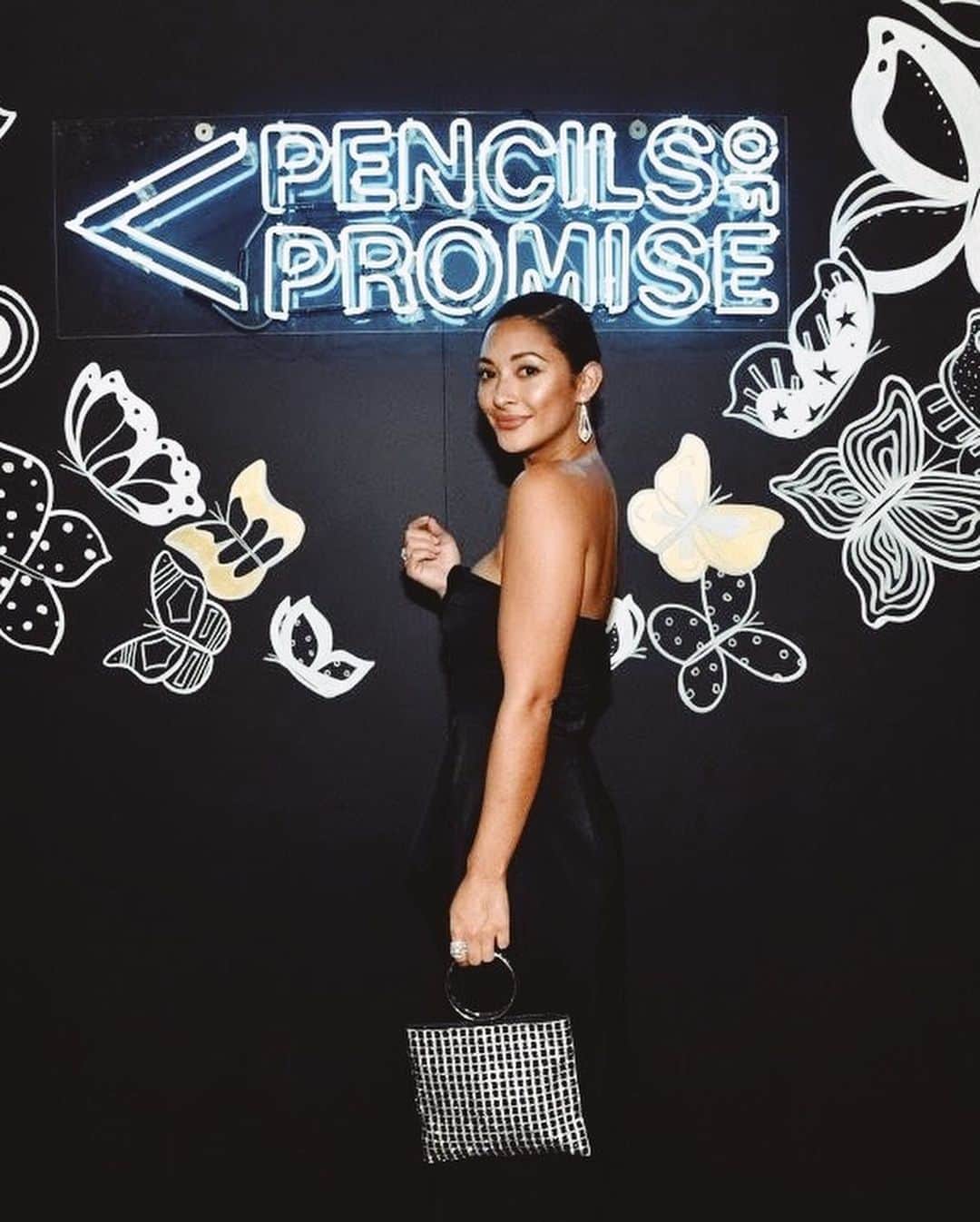 ジョーディン・テイラーさんのインスタグラム写真 - (ジョーディン・テイラーInstagram)「SWIPE: This year, I’m attending the @pencilsofpromise Gala in Star Wars pajama pants. 🥰 In the last couple years, we raised over $4.5million at this event and I can’t wait to see what we can accomplish this evening. You get a school, you get a school, everyybooddyyy gets a school!!!  🥰🥰 swipe up in my stories to get a ticket to tonight’s digital event!!!! It’s not too late!!!」10月23日 2時12分 - jordyntaylornow