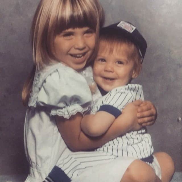 Queensrycheさんのインスタグラム写真 - (QueensrycheInstagram)「#tbt🔙📸 - Parker and his big sis Shalae sharing big smiles in 1987 😇 #queensryche #throwbackthursday #parkerlundgren #pretattoos #toocute #guitarplayer #songwriter #littleguy #oldphotos #memories #familyiseverything」10月23日 2時22分 - queensrycheofficial