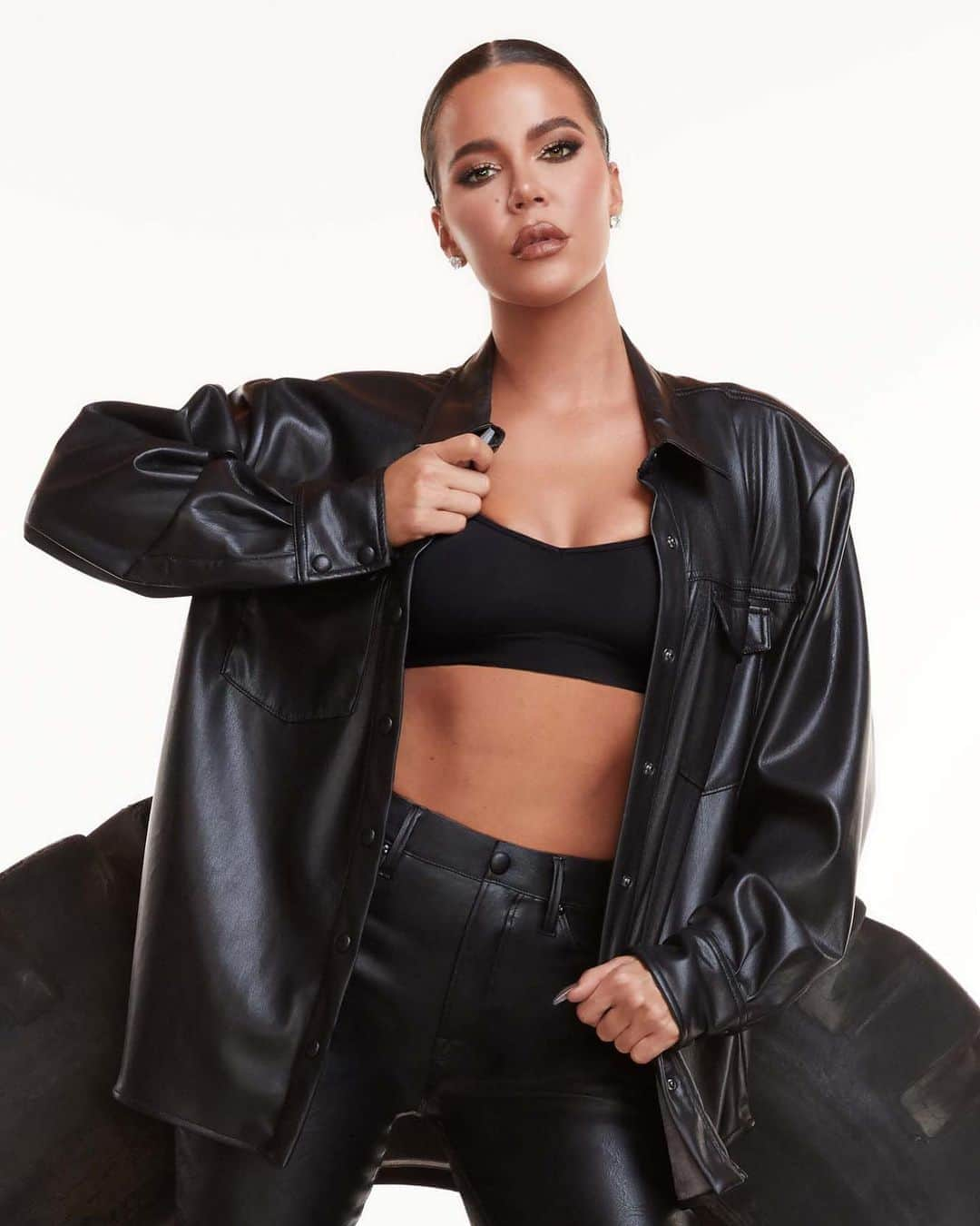 クリス・ジェンナーさんのインスタグラム写真 - (クリス・ジェンナーInstagram)「#ProudMama 😍@khloekardashian’s Better Than Leather Collection Just Dropped on @goodamerican!! The best buttery-soft pieces that breathe, stretch, & bring out your bold side 🖤 Available to shop now on goodamerican.com in sizes XS-5XL」10月23日 2時14分 - krisjenner