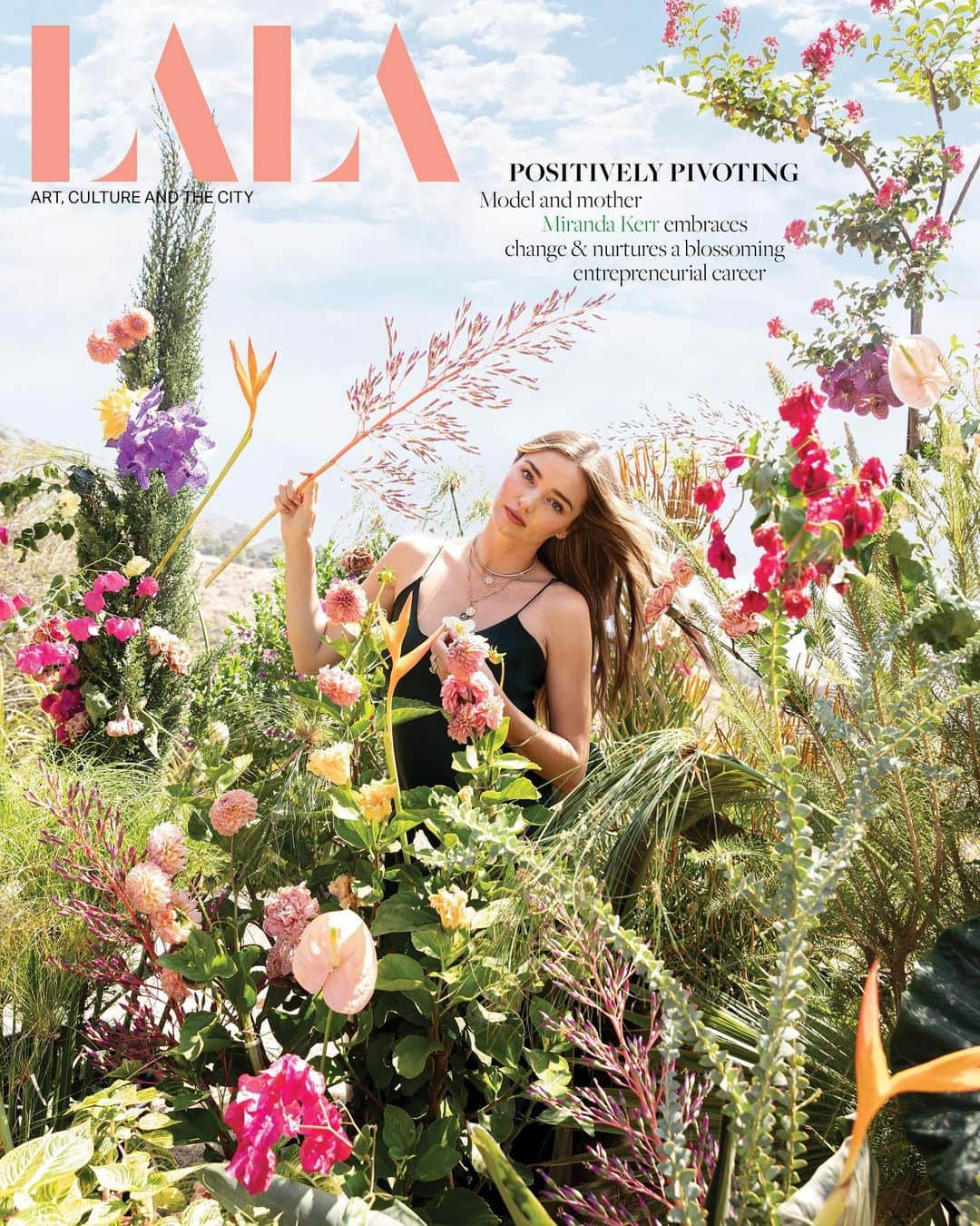 ミランダ・カーさんのインスタグラム写真 - (ミランダ・カーInstagram)「New @lala_magazine cover out now 🌸🌷🌼 To read more subscribe via the link in my stories 🥰」10月23日 2時30分 - mirandakerr