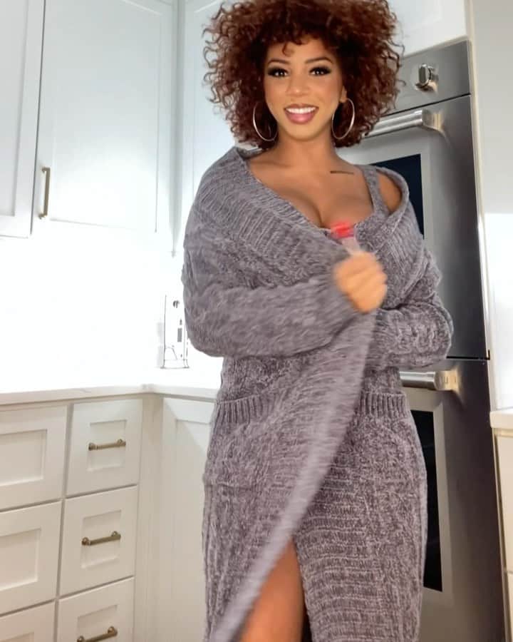 Brittany Rennerのインスタグラム：「Outfit: Cozy Living 3 Piece Short Set  @fashionnova fashionnovapartner」