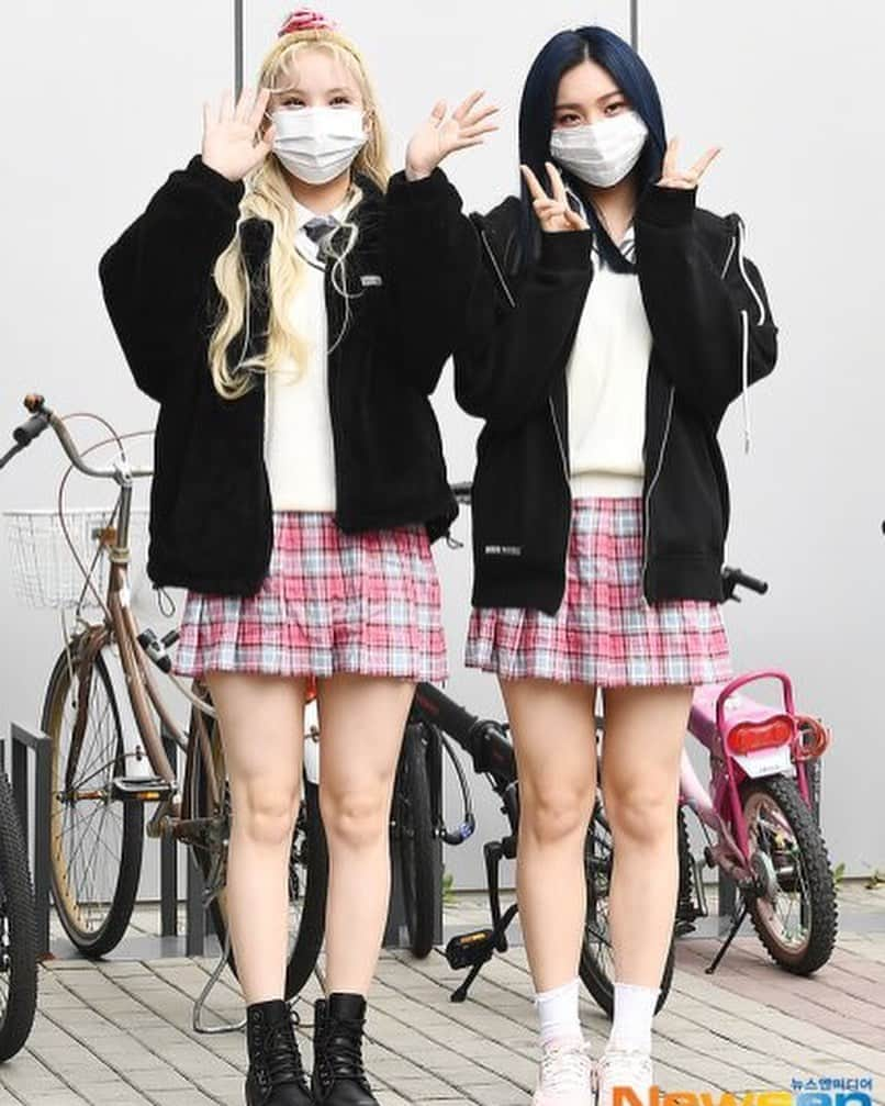 ウナさんのインスタグラム写真 - (ウナInstagram)「201023 • EUNHA and Umji on their way to film Knowing Brothers (Men on A Mission) — FINALLY GFRIEND (EUNHA & UMJI) BECOMES THE GUEST OF KNOWING BROS😭🥺😭😭💖💖💖💖 –Nana」10月23日 2時28分 - jung.eunha