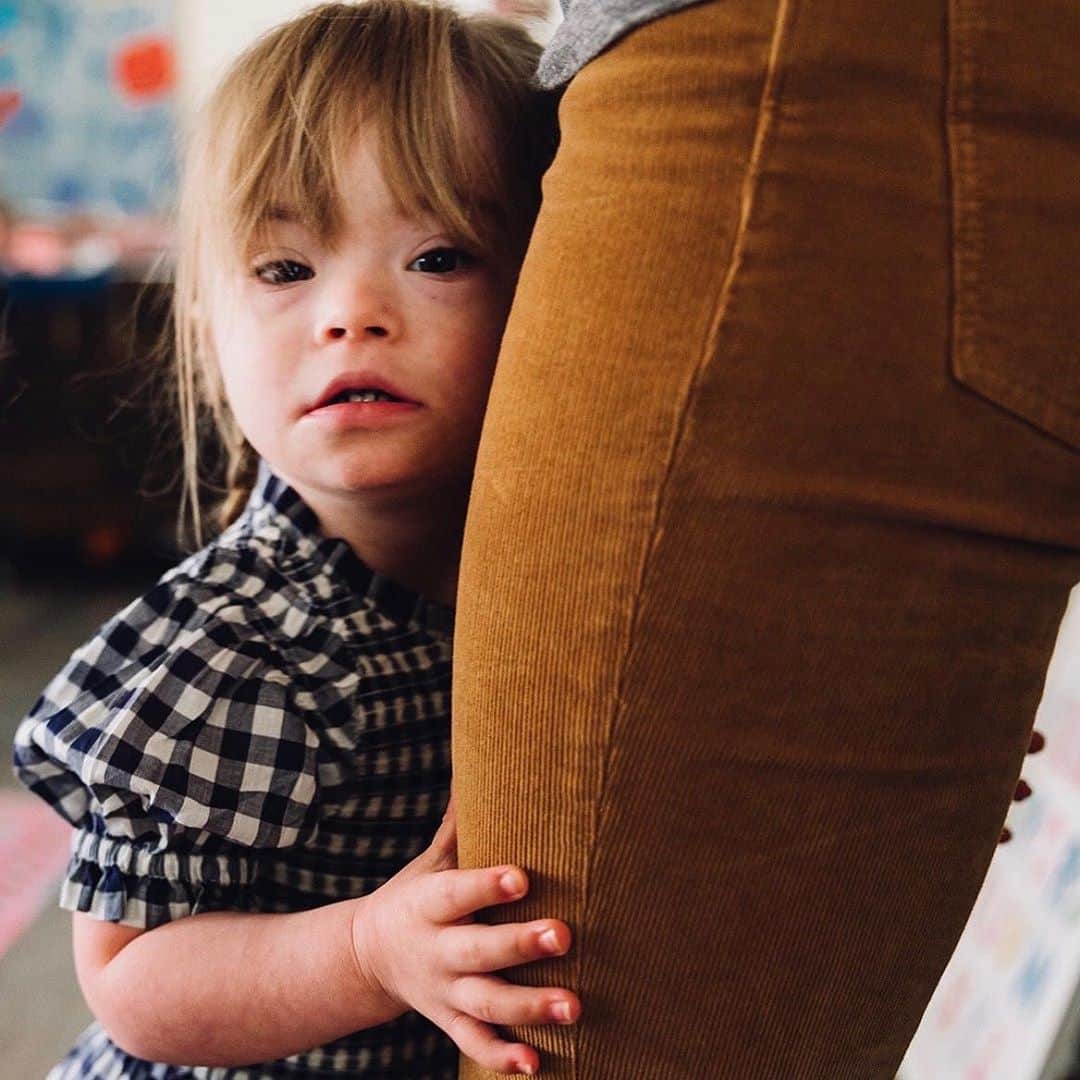 カテリーナ・スコーソンさんのインスタグラム写真 - (カテリーナ・スコーソンInstagram)「Hello, Friends! October is Down syndrome awareness month and I did a little interview about our family for @goodmorningamerica Link to interview in bio. Or go to my stories and swipe up! You’ll also find a little essay I wrote through the link. 💙💛 photos by the amazing @rebeccacoursey_photosandfilm」10月23日 2時29分 - caterinascorsone