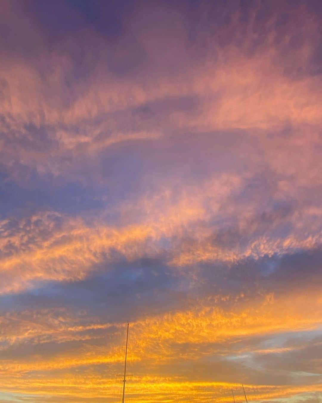 DYLAN MULVANEYさんのインスタグラム写真 - (DYLAN MULVANEYInstagram)「Some nice clouds, yes    #nofilter」10月23日 2時32分 - dylanmulvaney