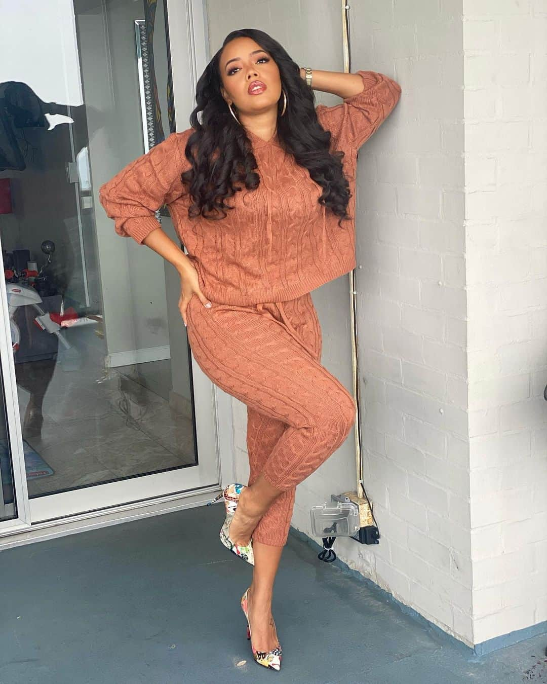 Angela Simmonsさんのインスタグラム写真 - (Angela SimmonsInstagram)「Steady minding the business that pays me ♥️🥰 @fashionnova 💫 FashionNovaPartner」10月23日 2時37分 - angelasimmons