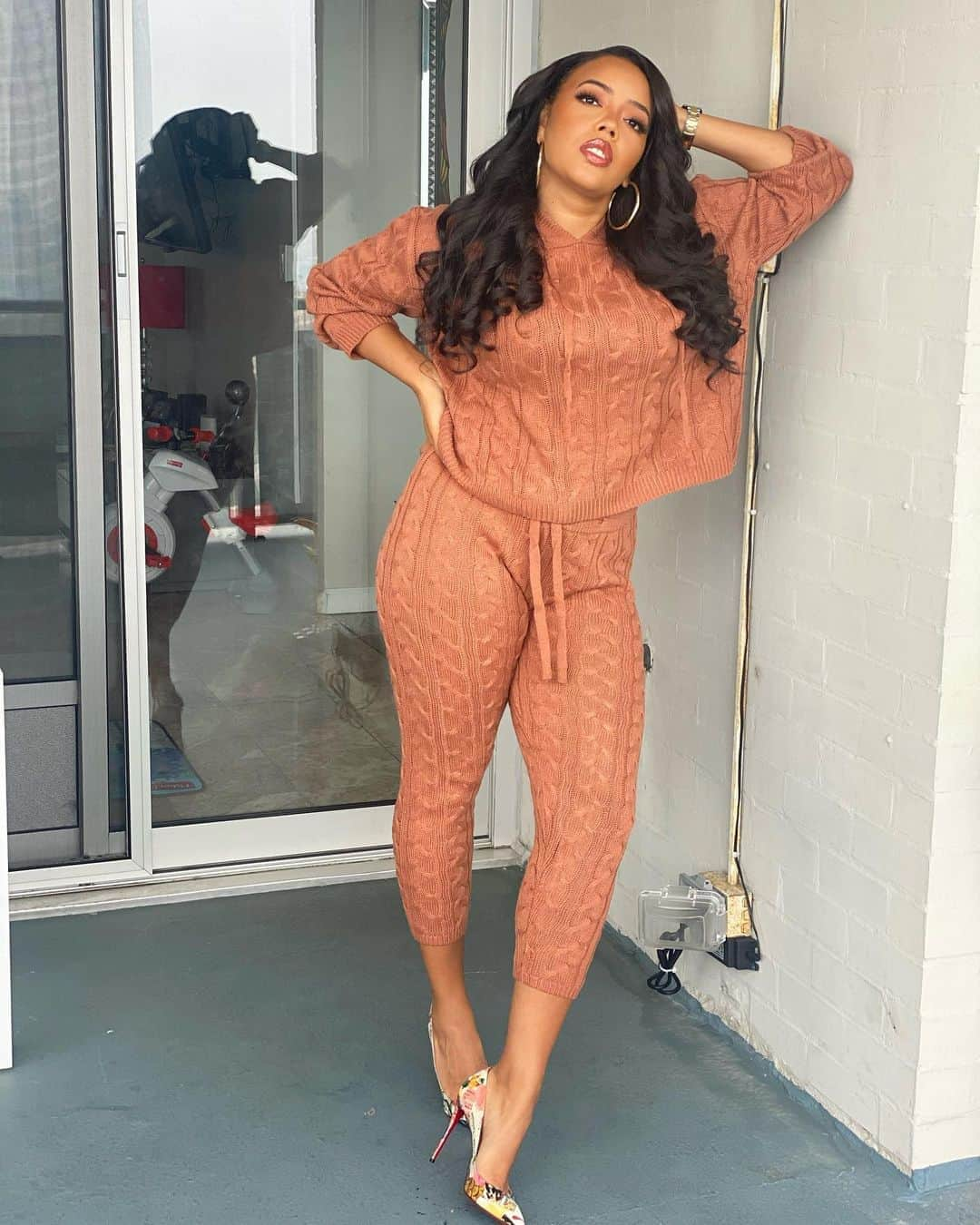 Angela Simmonsさんのインスタグラム写真 - (Angela SimmonsInstagram)「Steady minding the business that pays me ♥️🥰 @fashionnova 💫 FashionNovaPartner」10月23日 2時37分 - angelasimmons