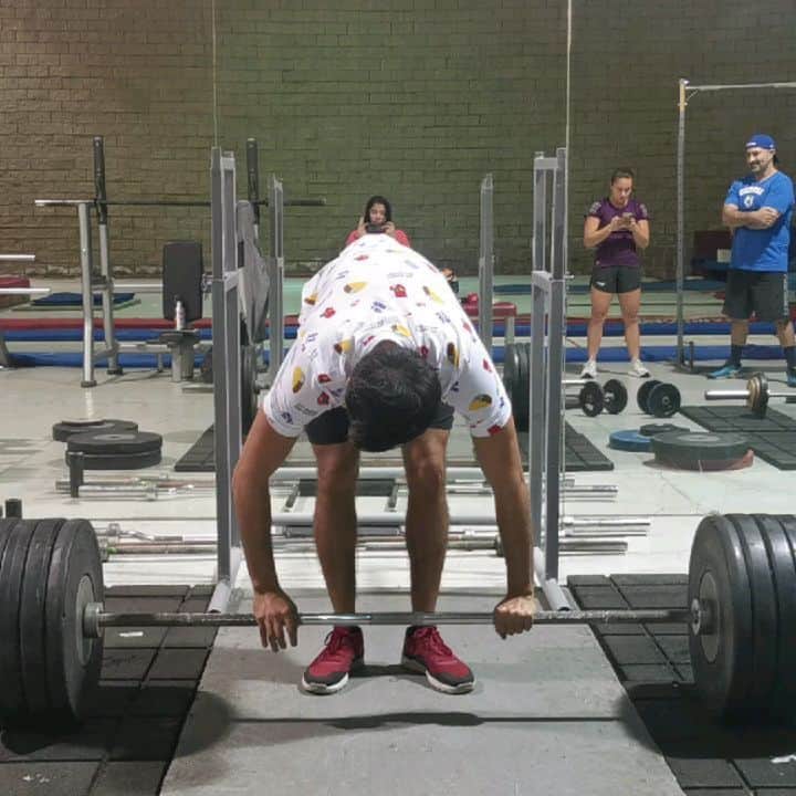 イヴァン・ガルシアのインスタグラム：「110 kg 💪🏻🔥.. #juevesgordo #tacosohamburguesas #nike..  Ustedes que prefieren, unos ricos tacos o una hamburguesa 🍔🌮.. @nike」