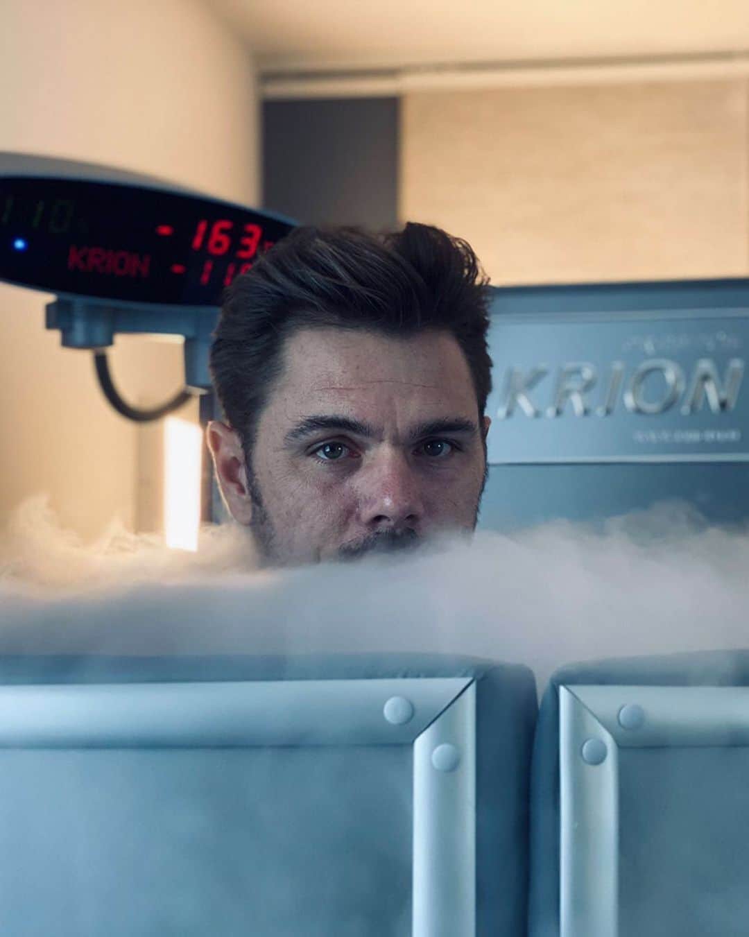 ATP World Tourさんのインスタグラム写真 - (ATP World TourInstagram)「What’s cooler than being cool? Ice cold! 🥶  Would you try cryotherapy? (📸: @stanwawrinka85)」10月23日 2時57分 - atptour