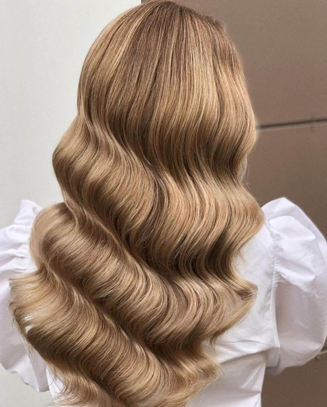 I N S T A B R A I Dさんのインスタグラム写真 - (I N S T A B R A I DInstagram)「Let’s talk waves! Beachy boho or brushed out??」10月23日 3時23分 - instabraid