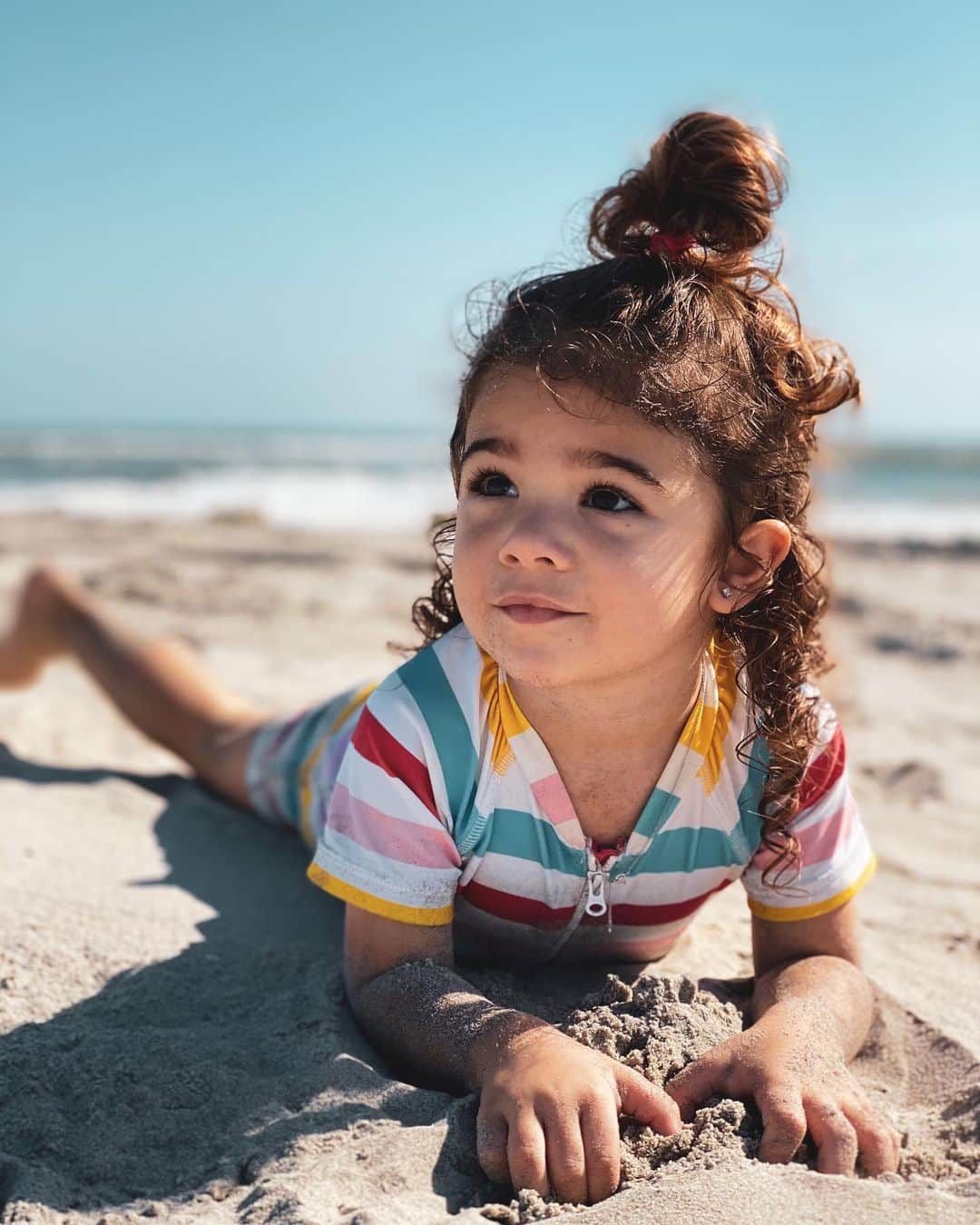 クリスティーナ・ペリーのインスタグラム：「my first born, my north star, my deepest joy. ⁣ ⁣ carmella is a magic light beam and she will be such a great big sister. she is so ready. she asks me everyday how i feel and asks how i’m doing and if she can help me. she tells me every day what she’ll do and where her little sibling will be or play with her. we’re all excited. ⁣ ⁣ i can’t even believe we’re almost a family of four, so right now we’re enjoying every single second as three 🤍」
