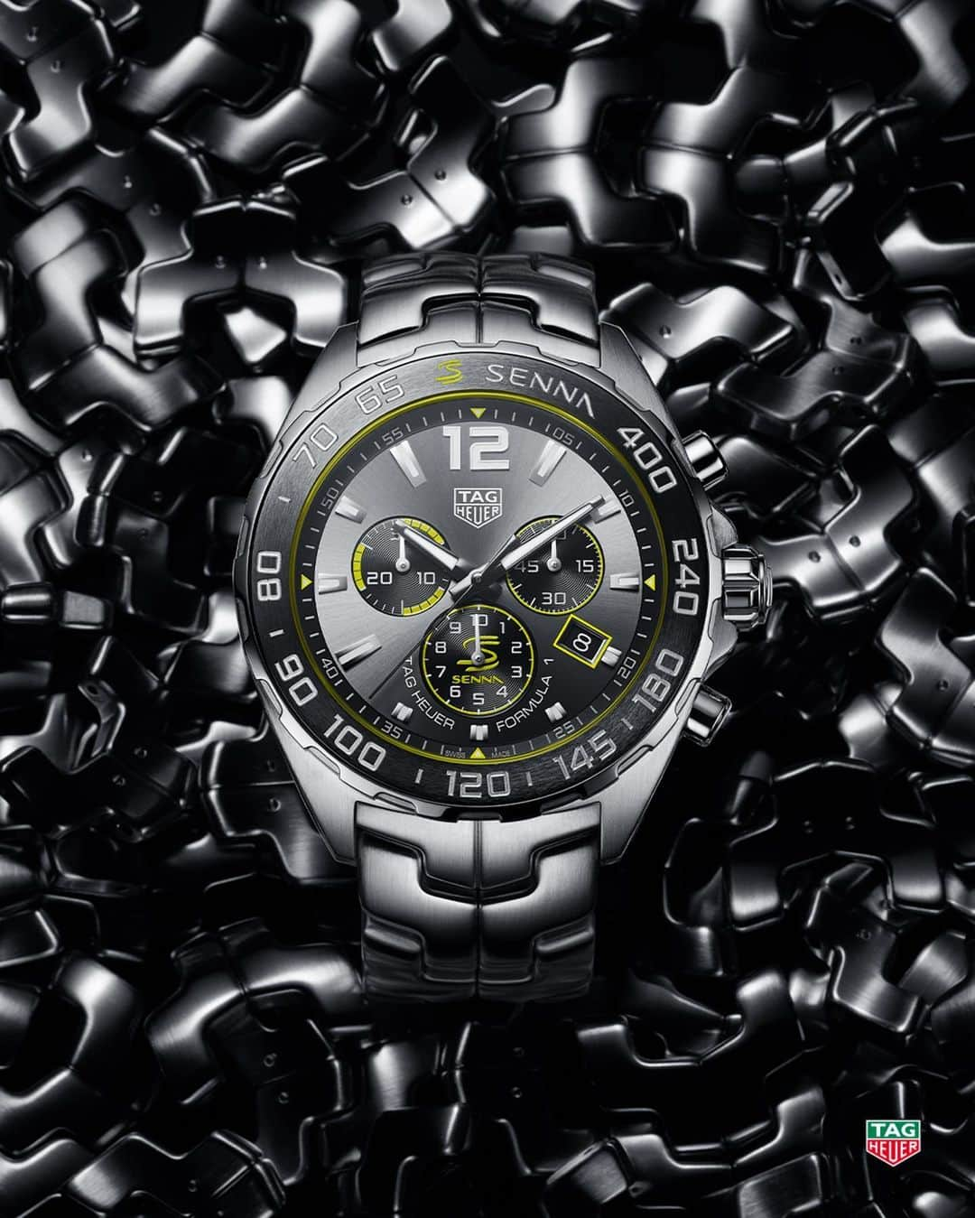 タグ・ホイヤーさんのインスタグラム写真 - (タグ・ホイヤーInstagram)「Color outside the lines.  With a pop of striking yellow accents on its dial, the new #TAGHeuerFormula1 Chronograph Senna Special Edition 2020 dares to be just the right amount of different.  @oficialayrtonsenna  Discover more at the link in our bio.」10月23日 3時20分 - tagheuer