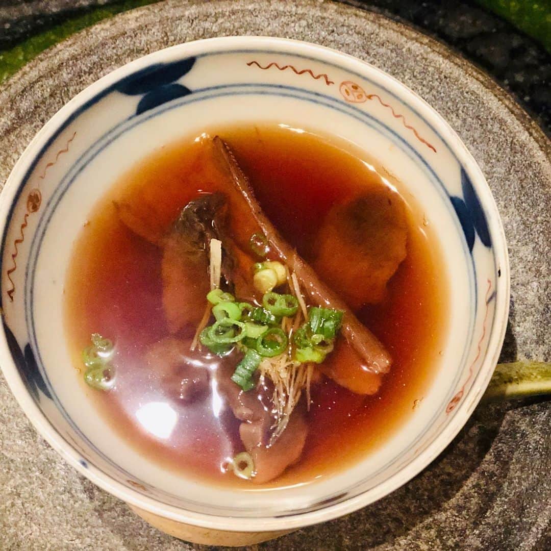 三浦瑠麗さんのインスタグラム写真 - (三浦瑠麗Instagram)「ポルチーニ茸のスープ、よっぱらい蟹などを中国ワインとともにいただきました。」10月22日 18時25分 - lullymiura