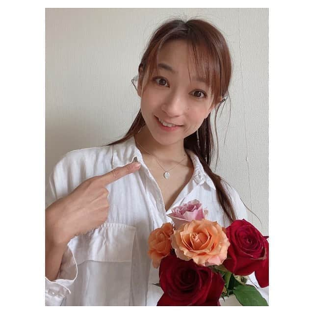 谷口あかりさんのインスタグラム写真 - (谷口あかりInstagram)「﻿ ﻿ ﻿ ﻿ 毎日でもつけれる﻿ シンプルなネックレスが欲しくて( ¨̮ )﻿ ﻿ ﻿ Ops. (@ops_accessory)﻿ Silver925製コインネックレス﻿ Novac-ノバック-﻿ ﻿ ﻿ たまに金属アレルギーが出ちゃう時があるんですが﻿ Ops.のシルバー製品はきちんと分析検査でSILVERの含有量が92.5%以上を確認済み。﻿ ニッケルや水銀・クロムなどの金属アレルギー物質が含まれていないので安心♥﻿ ↓↓↓ @ops_accessory  ﻿ ﻿ 銀河旋律﻿ はるか先生役の時も付けていました( ๑⃙⃘￣꒳​￣๑⃙⃘)﻿ ﻿ ﻿ その時に頂いたお花と一緒に( ¨̮ )﻿ ﻿ ﻿ #オプス #ops_accessory #ノバック #novac #pr﻿ #シルバーアクセサリー #fashon #オシャレ #シンプル#tokyo #japan  #Smile #モデル #model #被写体  #ポートレートモデル  #instaportrait #insta #instagram #instapic #インフルエンサー  #インスタグラマー #instgood  #influencer #サロンモデル  #instagrammer #女優 #劇団四季 #ミュージカル」10月22日 18時28分 - akari.taniguchi