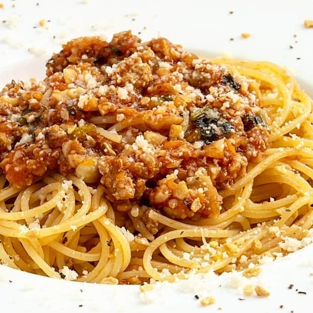 石関友梨さんのインスタグラム写真 - (石関友梨Instagram)「キングオブパスタ！ラスト19店舗目！  🇮🇹群馬県産えばらハーブと   国産ニンニクの金曜日のトマトパスタ🇮🇹   【マカロニ】10月は改装中だそうで、11月に訪問予定。お店へ行く際は一度お電話をおすすめします。駐車場有り。  #キングオブパスタ #開催期間 #10月16日 #11月30日 #スタンプラリー #高崎パスタ大使 #参加店舗紹介 #高崎グルメ #群馬グルメ   #開催中 #全19店舗 #アートマルシェ #エッセンス #カーロ #カフェドブランタン #ガーデンパーティ #ギミーパスタ(新紺屋町店) #シルクロード(石原店) #シャンゴ(本店) #スラッシュカフェ #高崎カメレオン #高崎リングロード #ティガ #西口18番 #バンビーナ(中居店) #マカロニ #ラビッシュ #ルームス #ルシーニュ #ロム(高崎店)」10月22日 18時39分 - yurimorico