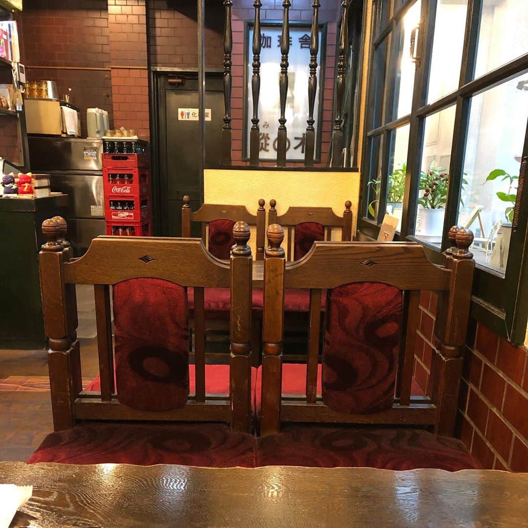 能町みね子さんのインスタグラム写真 - (能町みね子Instagram)「#喫茶メモ 大宮 樅の木/ 古いビルの奥のほうにこっそりあるとてもかわいい喫茶。歴史ありそう。けっこうお客さんくる。」10月22日 18時38分 - nmcmnc