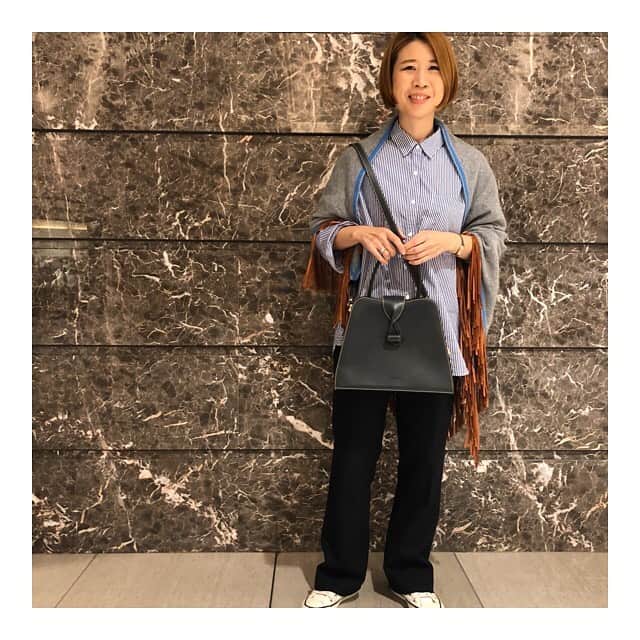 HIROBさんのインスタグラム写真 - (HIROBInstagram)「-HIROB 丸の内- ﻿﻿ ﻿ Vintage LOEWE BAG 素敵なデザインが揃いました！ ﻿ 上:¥56,000＋tax 左:¥46,000＋tax 右:¥52,000＋tax  ﻿﻿ ﻿通信販売も対応しており、﻿ お電話でのご相談も受け付けています。﻿ 当面の間、送料は無料となりますので、﻿ ご来店が難しい方でもお気軽にお問い合わせ下さい。 ﻿ ﻿ HIROB 丸の内店﻿ 03-5224-8666﻿ ﻿ #hirob ﻿ #hirobmarunouchi﻿ #baycrews﻿ #antiquewatch﻿ #vintagebag﻿ #vintageaccessories﻿ #vintageloewe﻿ #loewe﻿ #loewebag﻿ ﻿ ﻿ #ヒロブ﻿ #ベイクルーズ﻿ #アンティークウォッチ﻿ #ヴィンテージバッグ﻿ #ヴィンテージアクセサリー﻿ #ヴィンテージロエベ﻿ #ロエベ﻿」10月22日 18時35分 - hirob.jp