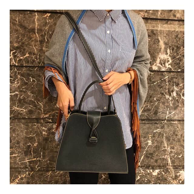 HIROBさんのインスタグラム写真 - (HIROBInstagram)「-HIROB 丸の内- ﻿﻿ ﻿ Vintage LOEWE BAG 素敵なデザインが揃いました！ ﻿ 上:¥56,000＋tax 左:¥46,000＋tax 右:¥52,000＋tax  ﻿﻿ ﻿通信販売も対応しており、﻿ お電話でのご相談も受け付けています。﻿ 当面の間、送料は無料となりますので、﻿ ご来店が難しい方でもお気軽にお問い合わせ下さい。 ﻿ ﻿ HIROB 丸の内店﻿ 03-5224-8666﻿ ﻿ #hirob ﻿ #hirobmarunouchi﻿ #baycrews﻿ #antiquewatch﻿ #vintagebag﻿ #vintageaccessories﻿ #vintageloewe﻿ #loewe﻿ #loewebag﻿ ﻿ ﻿ #ヒロブ﻿ #ベイクルーズ﻿ #アンティークウォッチ﻿ #ヴィンテージバッグ﻿ #ヴィンテージアクセサリー﻿ #ヴィンテージロエベ﻿ #ロエベ﻿」10月22日 18時35分 - hirob.jp