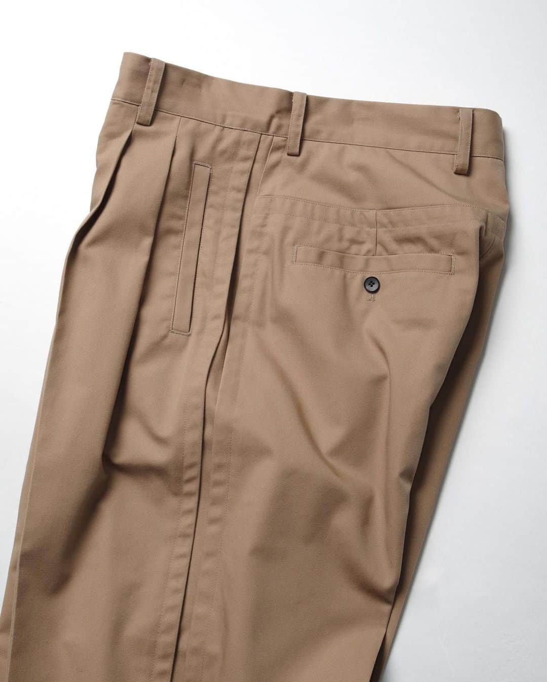 ウィザードさんのインスタグラム写真 - (ウィザードInstagram)「2020 FALL WINTER COLLECTION “Metropolis Noise Laboratories”  BOX PLEATS PANTS  In Stock. https://wizzard.stores.jp/  #wizzard_fac #wizzard #fashion #tokyofashion #streetfashion #designersbrand #domesticbrand #mensfashion #2020AW #メンズファッション #ファッションブランド #ウィザード #ワイドパンツ  #チノパン  #デザインパンツ」10月22日 18時36分 - wizzard_fac