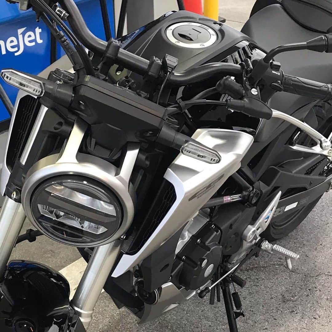 小森高博のインスタグラム：「50のカブじゃ物足りなくなり… #CB125R」