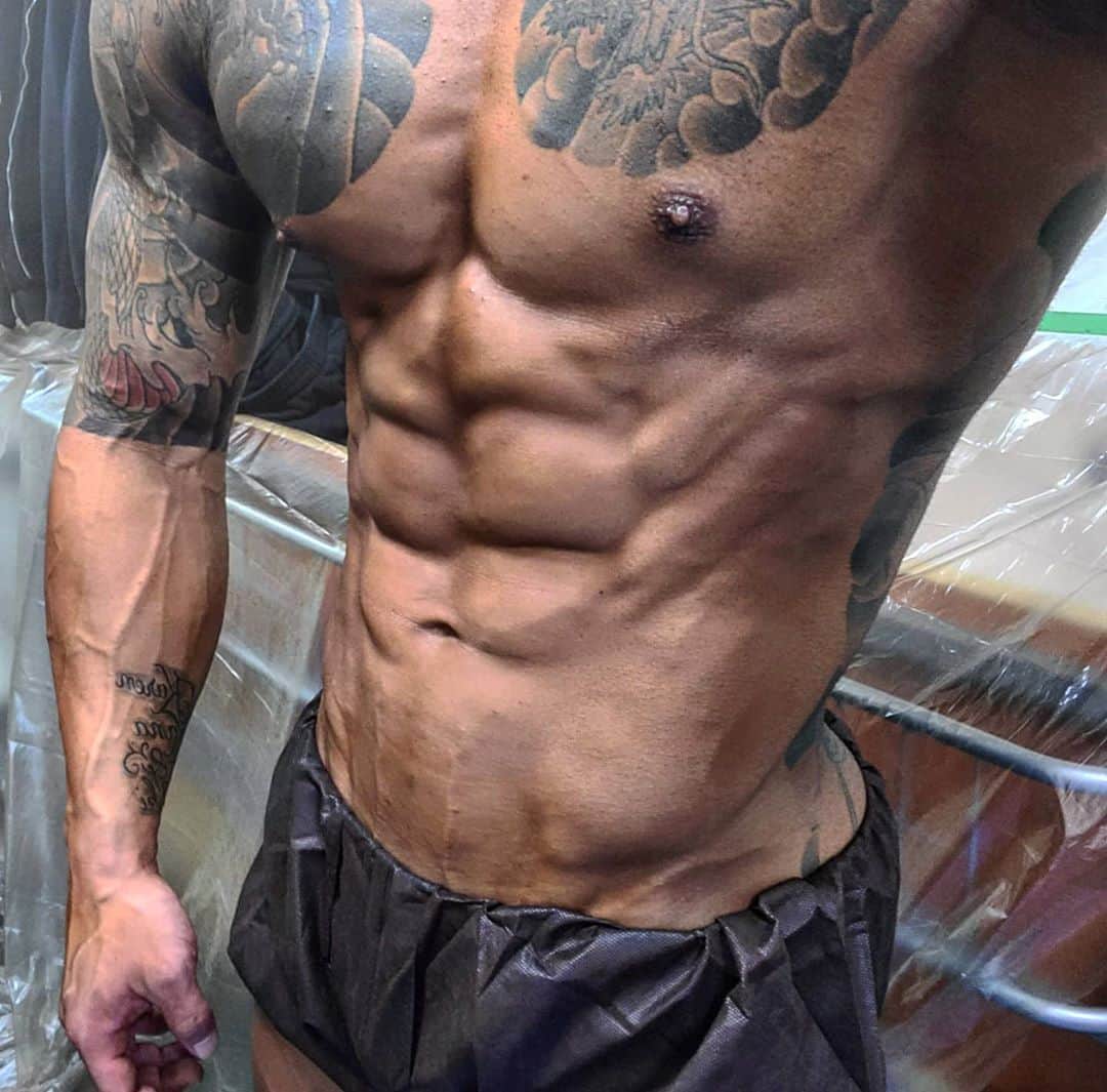 中村直輝さんのインスタグラム写真 - (中村直輝Instagram)「#腹筋#筋肉#トレーニング#6パック   あと一絞り足りなかった。 次はもう一絞り頑張ります。 @healthy__bronze  いつもカラーリングありがとうございます。」10月22日 18時41分 - _naokinakamura_