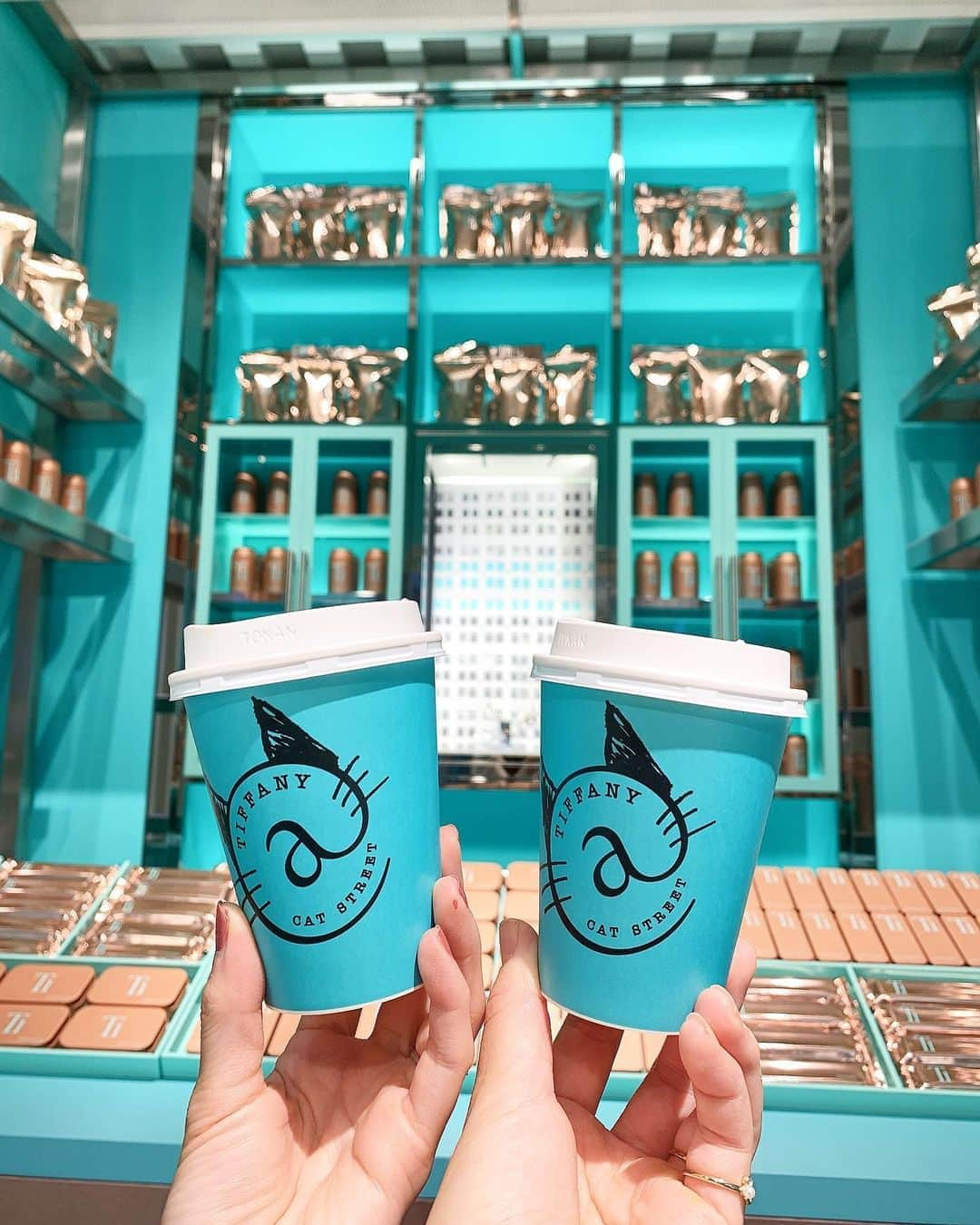 Miku Hirata 平田未来さんのインスタグラム写真 - (Miku Hirata 平田未来Instagram)「#tiffanycafe (@tiffanyandco )のテイクアウト💠💍 コーヒーが飲みたくなることが多くこの日も♡  インスタ映えするジュエリーボックスでもまた撮りました💎後日投稿したいな💖  #tiffany #tiffanyblue #ティファニーカフェ #ティファニーブルー #ティファニーカラー  #表参道カフェ巡り #表参道テイクアウト #表参道コーヒー #キャットストリートカフェ #catstreetcafe #コーヒー巡り #テイクアウトコーヒー」10月22日 18時45分 - miku.hirata