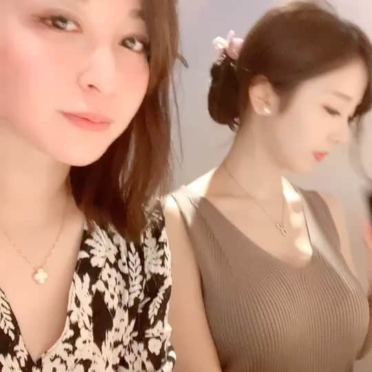 関有美子のインスタグラム：「🥰🥰🥰🥰🥰 . . いつのだよ投稿。笑 . . 大好きな @i_am_yuu__ と。 優しくて小さくて可愛くて小さいwゆうちゃん☺️❣️ . . 近況報告してると 毎回あっという間に時間が過ぎる。 . . #女医#女子会#寿司#酒」