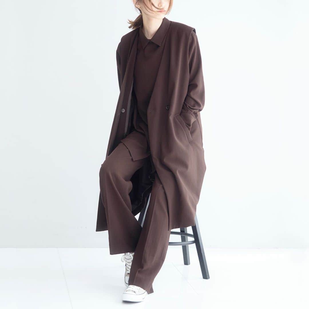 INDIVIのインスタグラム：「- recommended style-﻿ ﻿ ﻿ 今季注目のセットアップスタイリング。﻿ ゆったりとしたオーバーなシルエットが クールな大人の洗練された スタイリングを演出。﻿ 同素材のブラウス、パンツ、ロングジレは組み合わせ次第で何通りの着こなしが楽しめるアイテムです！﻿ ぜひお手持ちのアイテムと コーディネートしてみてください☺︎﻿ ﻿ ﻿ ✴︎blouse.¥17,050(税込)﻿ ✴︎no.127-89075﻿ ﻿ ✴︎gilet.¥30,800(税込)﻿ ✴︎no.127-49020﻿ ﻿ ✴︎pants.¥17,050(税込)﻿ ✴︎no.127-69075﻿ ﻿ ﻿ #INDIVI﻿ #インディヴィ」