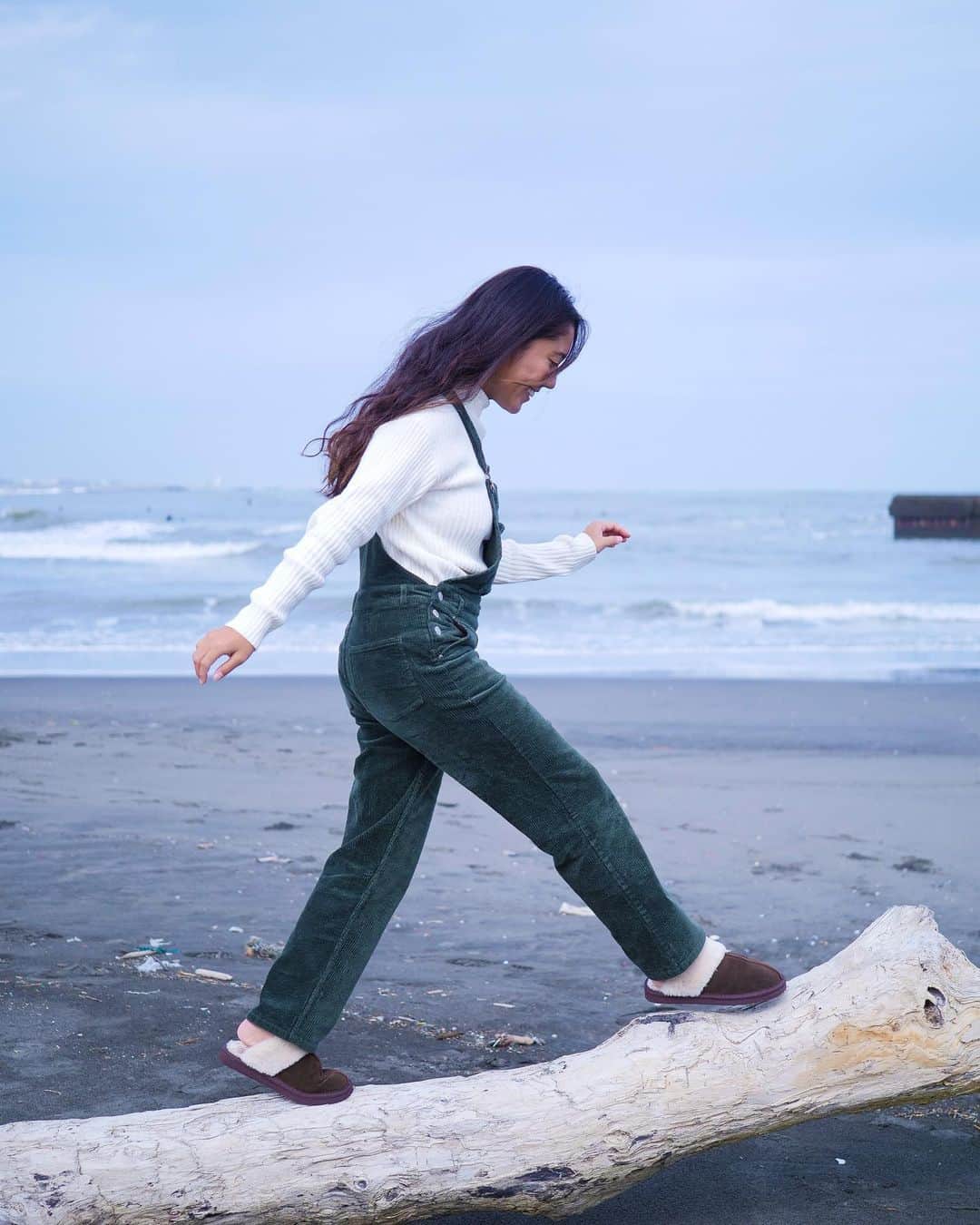 田岡なつみのインスタグラム：「お気に入り🌿  #rhythm#rhythm_japan#rhythm_shonan#rhythmgirls#rhythmswimwear#rhythmlivin#thesoundofchange#surfergirl#minetonka#minetonka_boots#minetonka_japan」