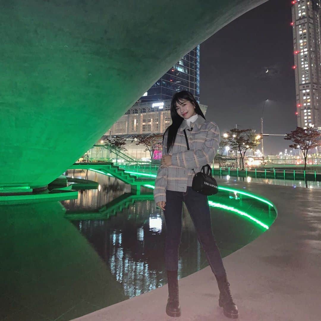 チェウォンさんのインスタグラム写真 - (チェウォンInstagram)「#인천#송도#🌙」10月22日 18時55分 - chaeni_0824