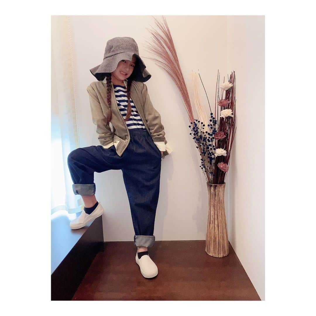 ♡KAO♡さんのインスタグラム写真 - (♡KAO♡Instagram)「： ： すぐsizeoutしちゃう子ども達のお洋服や小物 みんなはどうしてるのかな？ 私は買取も利用させてもらってるのが ▹▸ @carryon_official ♡♡  まとめて売れてそのポイントで買い物も出来ちゃうのが魅力❤ 毎月コーデコンテストやってるのも楽しいよ🎶 ： ： 今回はそんな @carryon_official で揃えたコーデ♥ #おりんコーデ #rinchancode ♡♡♡  ※パンツはGU店舗での購入品です！ pants▹▸ @gu_for_all_ #シェフパンツ が良すぎてデニムを買い足し❤ ： ： ボーダートップス▹▸ #GAP 新品  990yen アウター▹▸ #apreslescours 新品 1500yen hat▹▸ #FITH 古着 500yen 新品もお安くあるのがまた魅力(*˘︶˘*).｡.:*♡  ■20%OFFクーポンあるので良かったらお使い下さい♥ クーポンコード 【invite20】  クーポン使ったらめちゃくちゃ安くてきっとビックリよ😂 まだ#キャリーオン 見たことない方見に行ってみて♡ 人気ブランド多いし、楽しくて多分寝不足になるよww ： ： ： ： ： ： ： #ig_kidsfashion #kidsfashion #親バカ #ig_oyabakabu #親バカ部 #娘 #6歳 #女の子 #インスタキッズ #ig_kids #プチプラ #gu_for_all #GUstyle #gukids  #gu #guコー#gu秋コーデ2020 #みんなのguコーデ」10月22日 19時04分 - o0.don_tama.0o