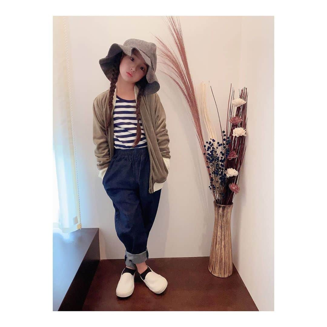 ♡KAO♡さんのインスタグラム写真 - (♡KAO♡Instagram)「： ： すぐsizeoutしちゃう子ども達のお洋服や小物 みんなはどうしてるのかな？ 私は買取も利用させてもらってるのが ▹▸ @carryon_official ♡♡  まとめて売れてそのポイントで買い物も出来ちゃうのが魅力❤ 毎月コーデコンテストやってるのも楽しいよ🎶 ： ： 今回はそんな @carryon_official で揃えたコーデ♥ #おりんコーデ #rinchancode ♡♡♡  ※パンツはGU店舗での購入品です！ pants▹▸ @gu_for_all_ #シェフパンツ が良すぎてデニムを買い足し❤ ： ： ボーダートップス▹▸ #GAP 新品  990yen アウター▹▸ #apreslescours 新品 1500yen hat▹▸ #FITH 古着 500yen 新品もお安くあるのがまた魅力(*˘︶˘*).｡.:*♡  ■20%OFFクーポンあるので良かったらお使い下さい♥ クーポンコード 【invite20】  クーポン使ったらめちゃくちゃ安くてきっとビックリよ😂 まだ#キャリーオン 見たことない方見に行ってみて♡ 人気ブランド多いし、楽しくて多分寝不足になるよww ： ： ： ： ： ： ： #ig_kidsfashion #kidsfashion #親バカ #ig_oyabakabu #親バカ部 #娘 #6歳 #女の子 #インスタキッズ #ig_kids #プチプラ #gu_for_all #GUstyle #gukids  #gu #guコー#gu秋コーデ2020 #みんなのguコーデ」10月22日 19時04分 - o0.don_tama.0o