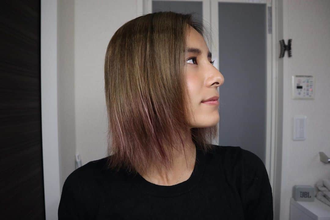 佐野千晃さんのインスタグラム写真 - (佐野千晃Instagram)「見てみて〜！﻿ ﻿ 毛先だけパープル🤤﻿ ﻿ 20分もしないでこんな風に色付けられてめっちゃ良いカラーシャンプー🤤﻿ ﻿ 適当不器用なあたしでもできるぐらい簡単できゃわいいから満足じゃい🤤﻿  ﻿@got2bjp_creater #got2bカラー #派手髪 #派手髪推し #PR﻿ #カラーシャンプー #natural #healthy #good #gilrs #gilr #cool #cute #ooted #selfie #self #face #スポーツ女子 #スポーツ #ハワイ #笑顔 #ひまわり」10月22日 19時05分 - sanochiaki810