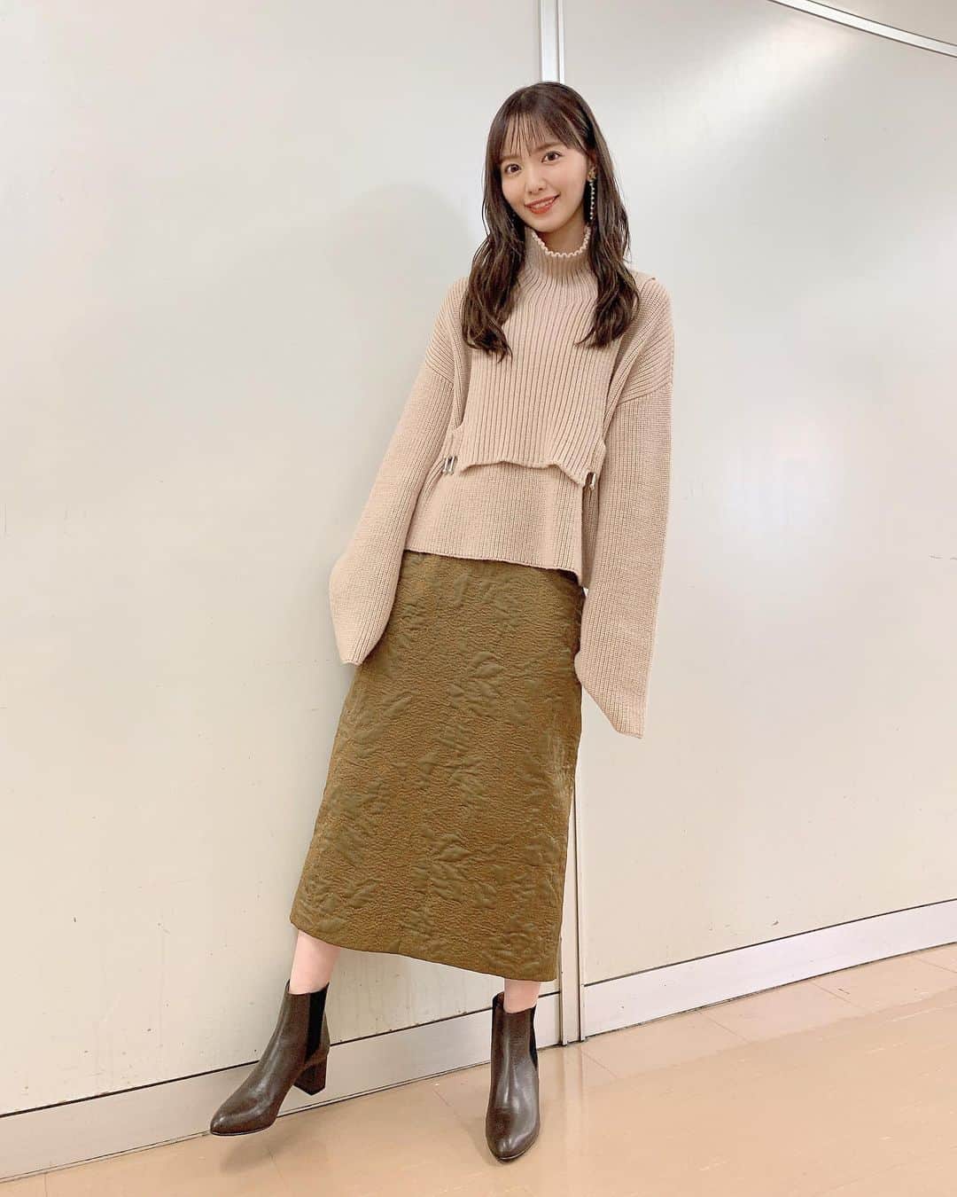 山根千佳さんのインスタグラム写真 - (山根千佳Instagram)「. . 全身！！！！ タグつけてます🧸 質問コーナー沢山ありがとう💌 . 今夜はグリーンch23:00〜 「トレセンまるごと情報局」OA！ 菊花賞の情報たっぷりです！！！ . そして今夜24時頃に 嬉しい告知があります🙆‍♂️ . . #stri #naturalijewelry #収録 #ナチュラリジュエリ #衣装 #ootd #earrings #earring #earringstyle  #earringshop #earcuff #earcuffs #イヤリング #イヤーカフ #山根千佳  #instagood #instalike #instalove #instapic  #followｍe #me #unknownjapan #outfit」10月22日 18時58分 - yamane_chika