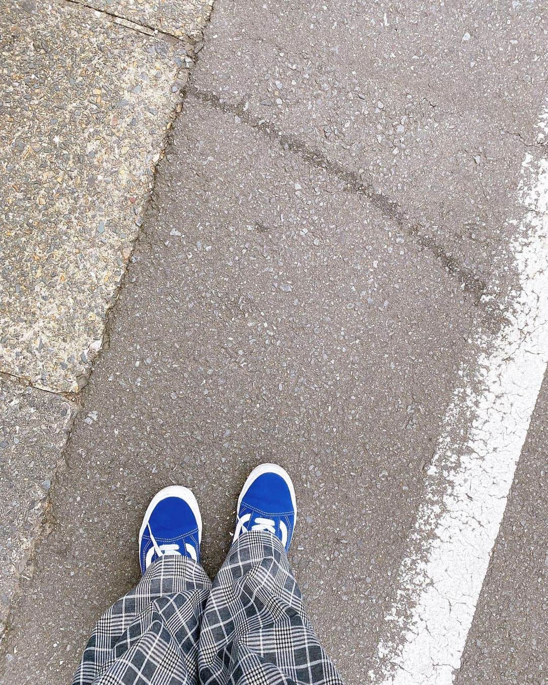 佐藤千亜妃さんのインスタグラム写真 - (佐藤千亜妃Instagram)「おつかれ〜。おかえり〜。残業のひとは5秒休憩〜。私はというと休憩しちゃったら、やることあるのに動けまてん。まんまと。。今日はなんだか身体が重いなあ。とりあえずご飯作ろう。。 最近この靴ばかり履いてしまう👟」10月22日 18時58分 - chiaki_sato0920
